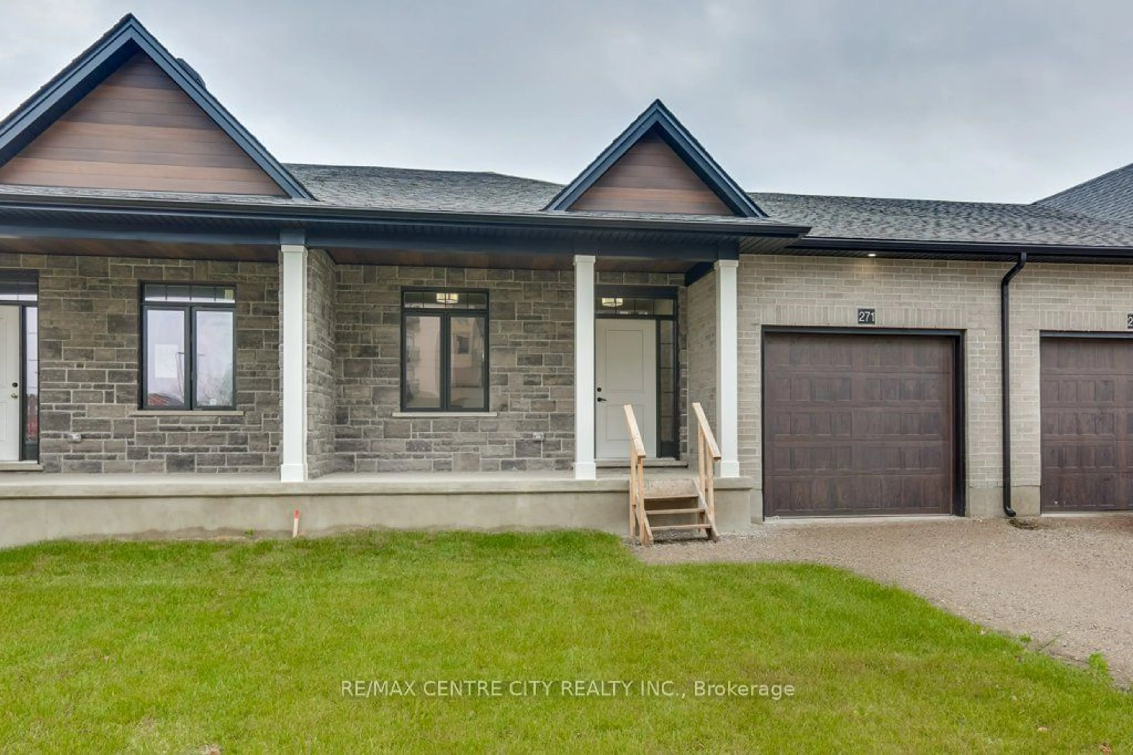 Frontside or backside of a home, cottage for 271 South Carriage Rd, London Ontario N6H 0B5