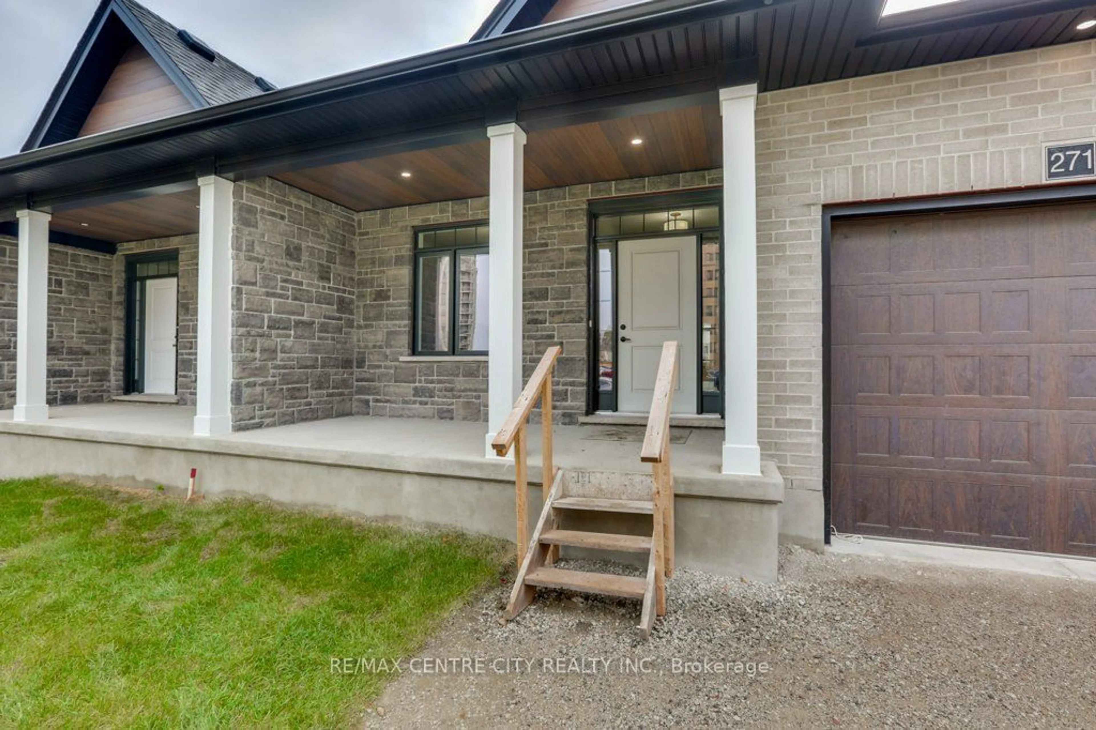 Indoor entryway, cement floor for 271 South Carriage Rd, London Ontario N6H 0B5