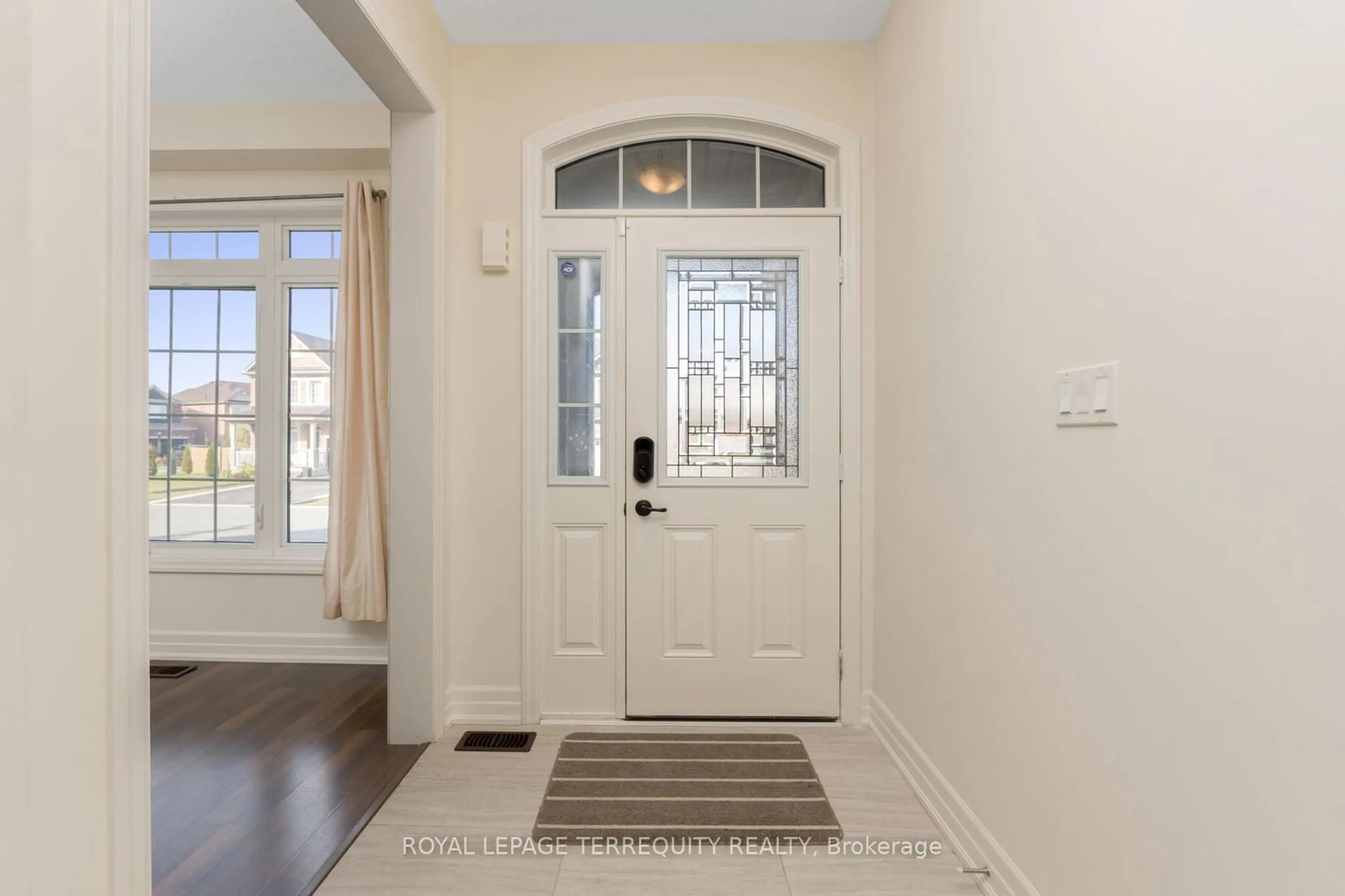 Indoor entryway, wood floors for 4516 Eclipse Way, Niagara Falls Ontario L2G 0X4