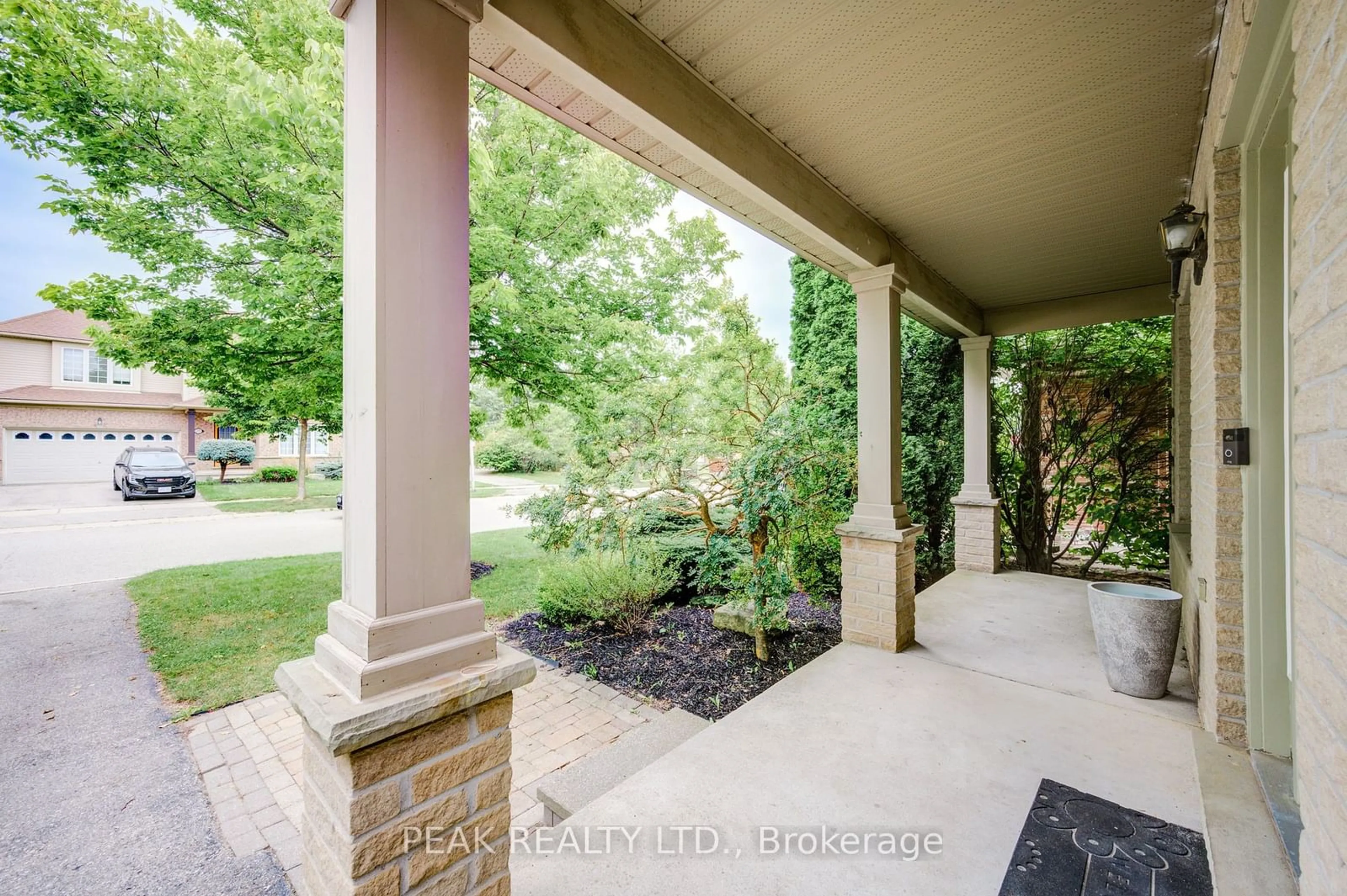 Patio, cottage for 276 South Leaksdale Circ, London Ontario N6M 1K3