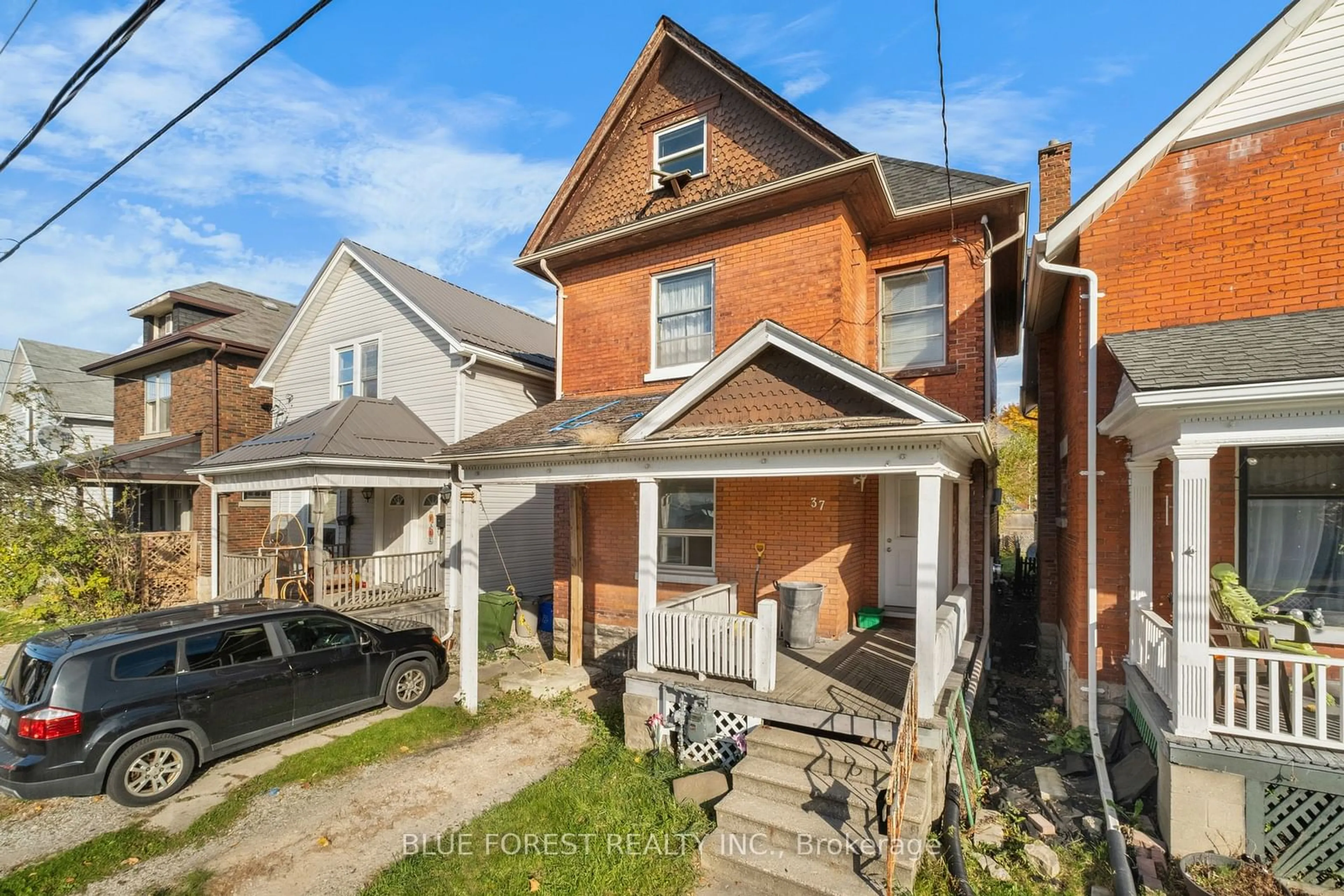 Frontside or backside of a home, the street view for 37 John St, St. Thomas Ontario N5P 2X2