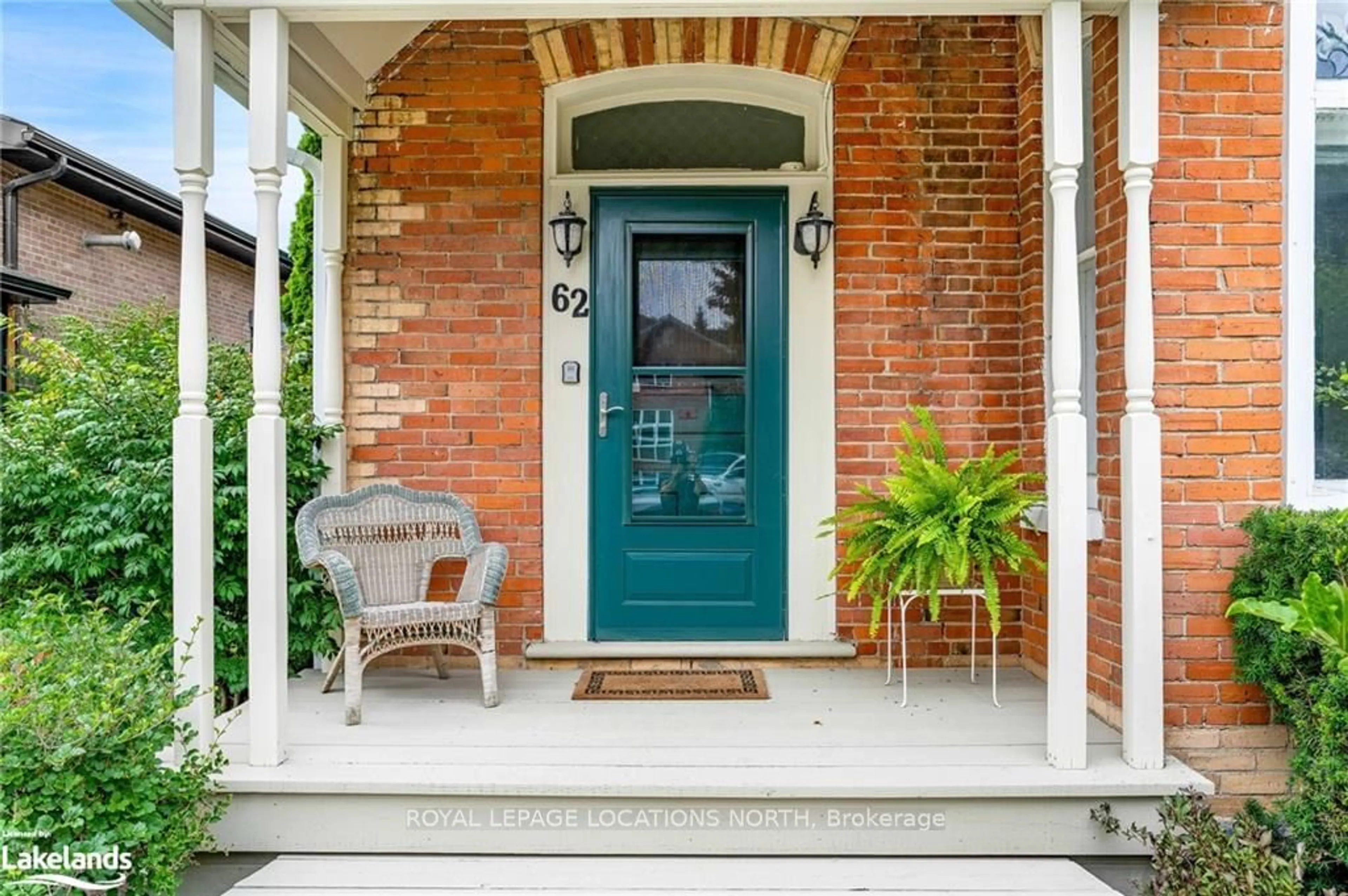 Indoor entryway, wood floors for 62 Bruce St, Blue Mountains Ontario N0H 2P0