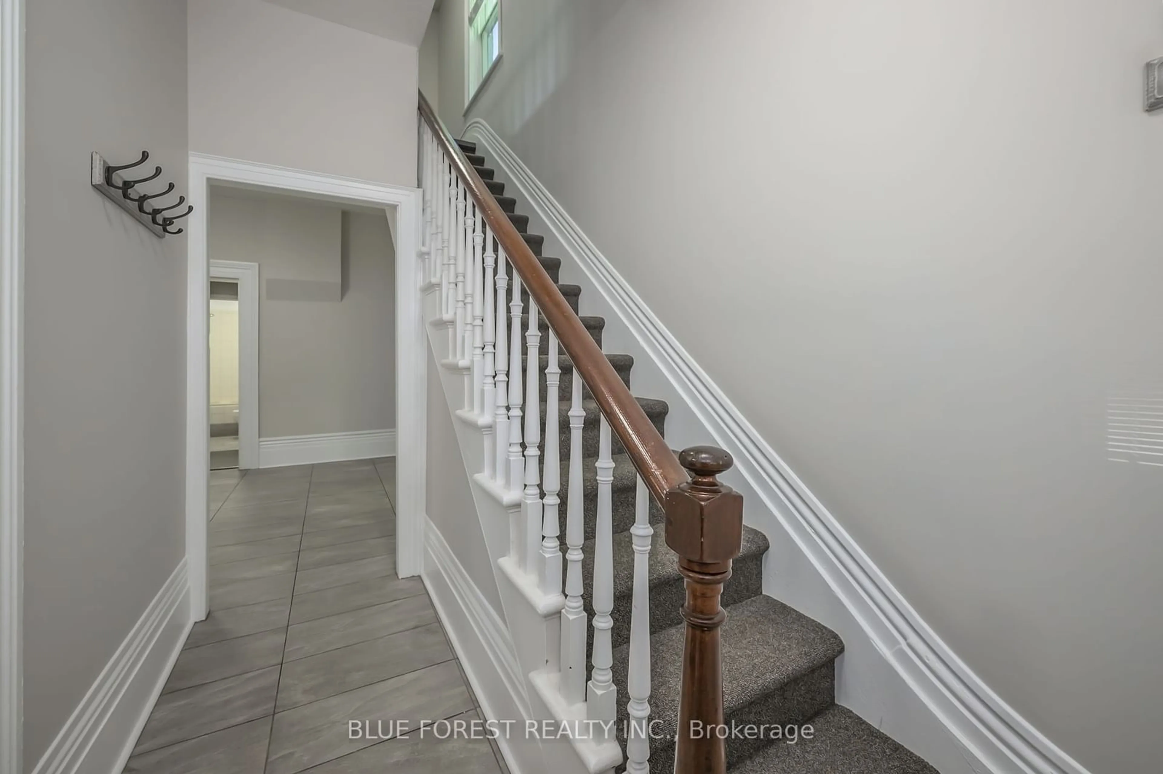 Indoor foyer, wood floors for 175 Sydenham St, London Ontario N6A 1W2