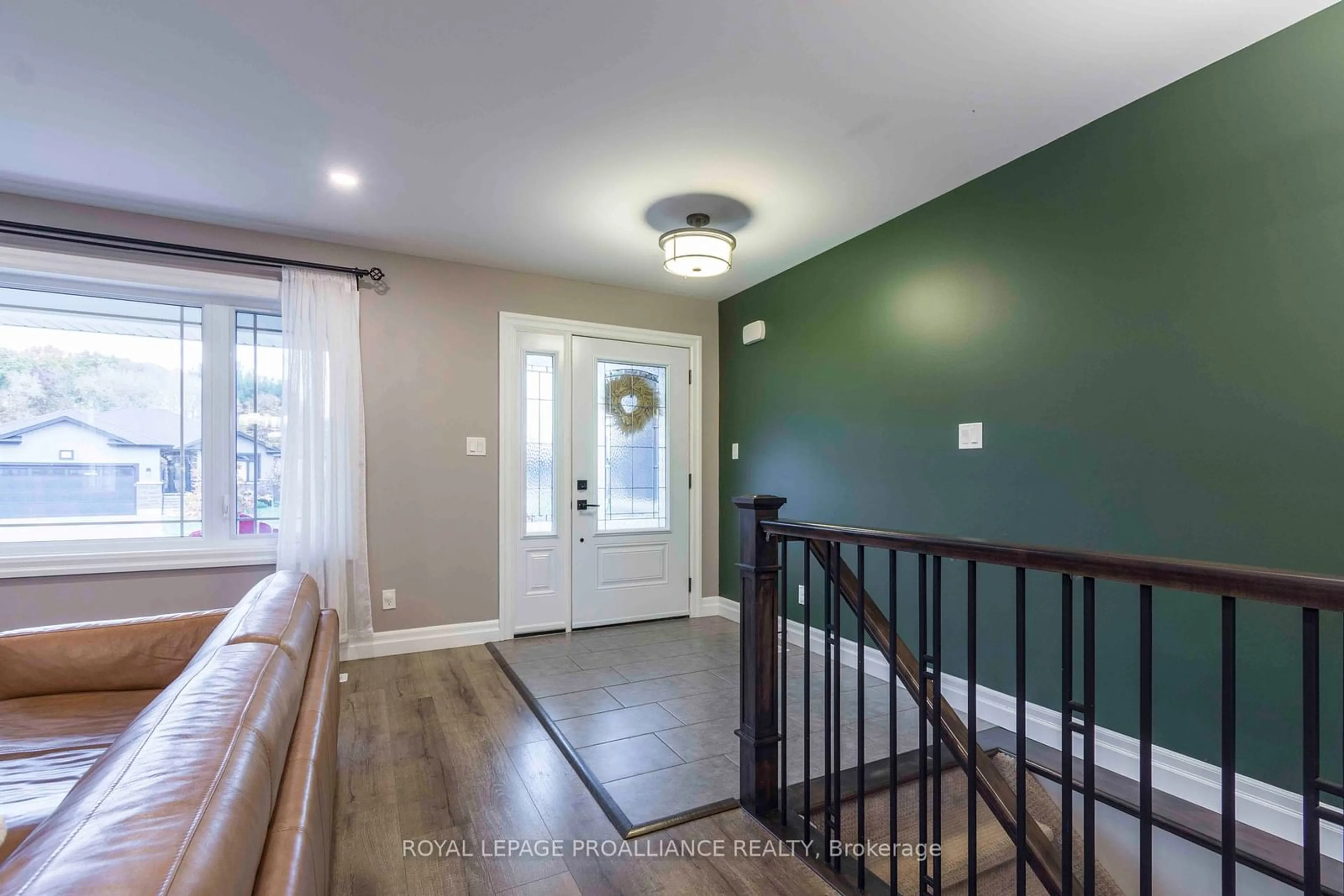 Indoor entryway, wood floors for 18 Gavin Cres, Quinte West Ontario K8V 0H2