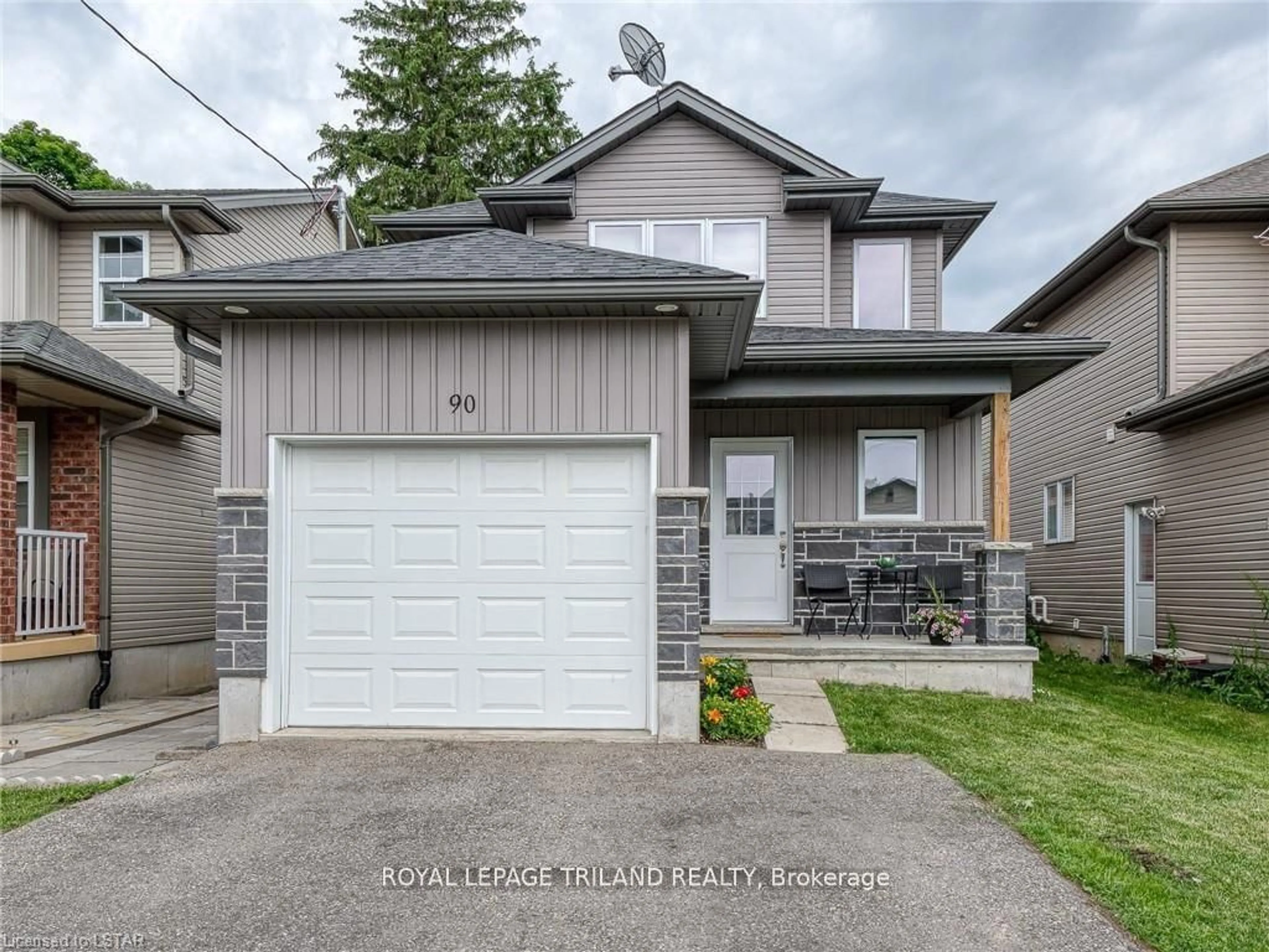 Frontside or backside of a home, the street view for 90 Chapel St, Woodstock Ontario N4S 3R7