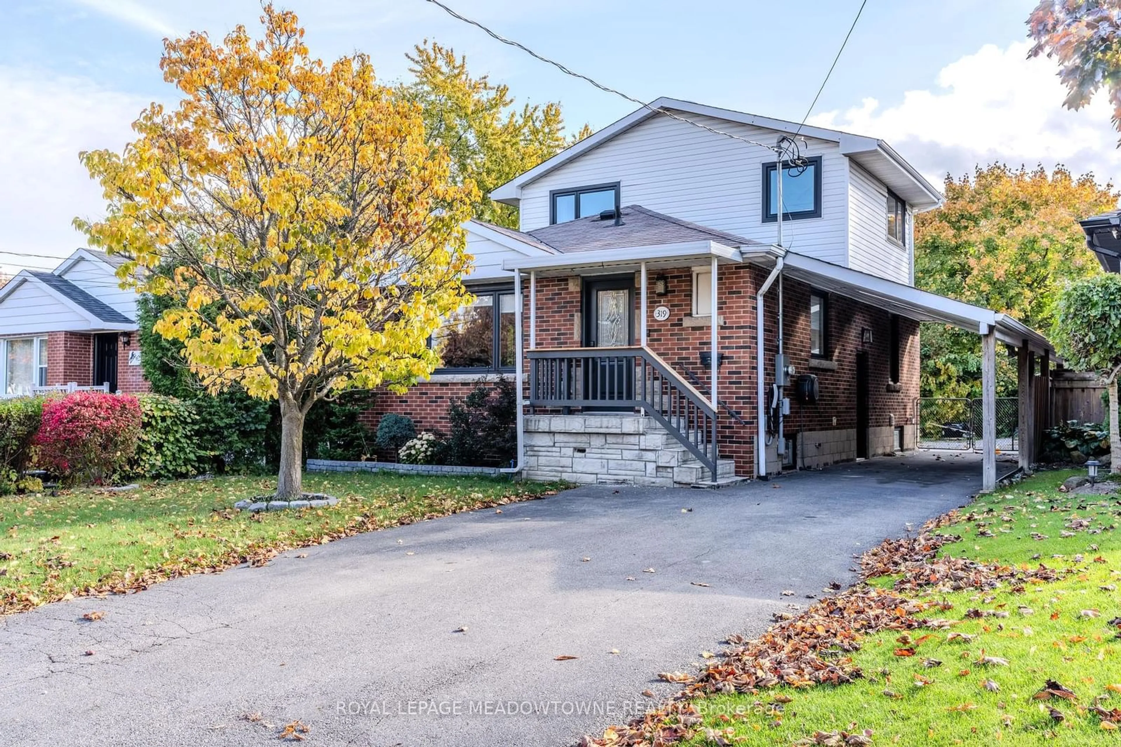 Frontside or backside of a home, cottage for 319 East 16th St, Hamilton Ontario L9A 4K1