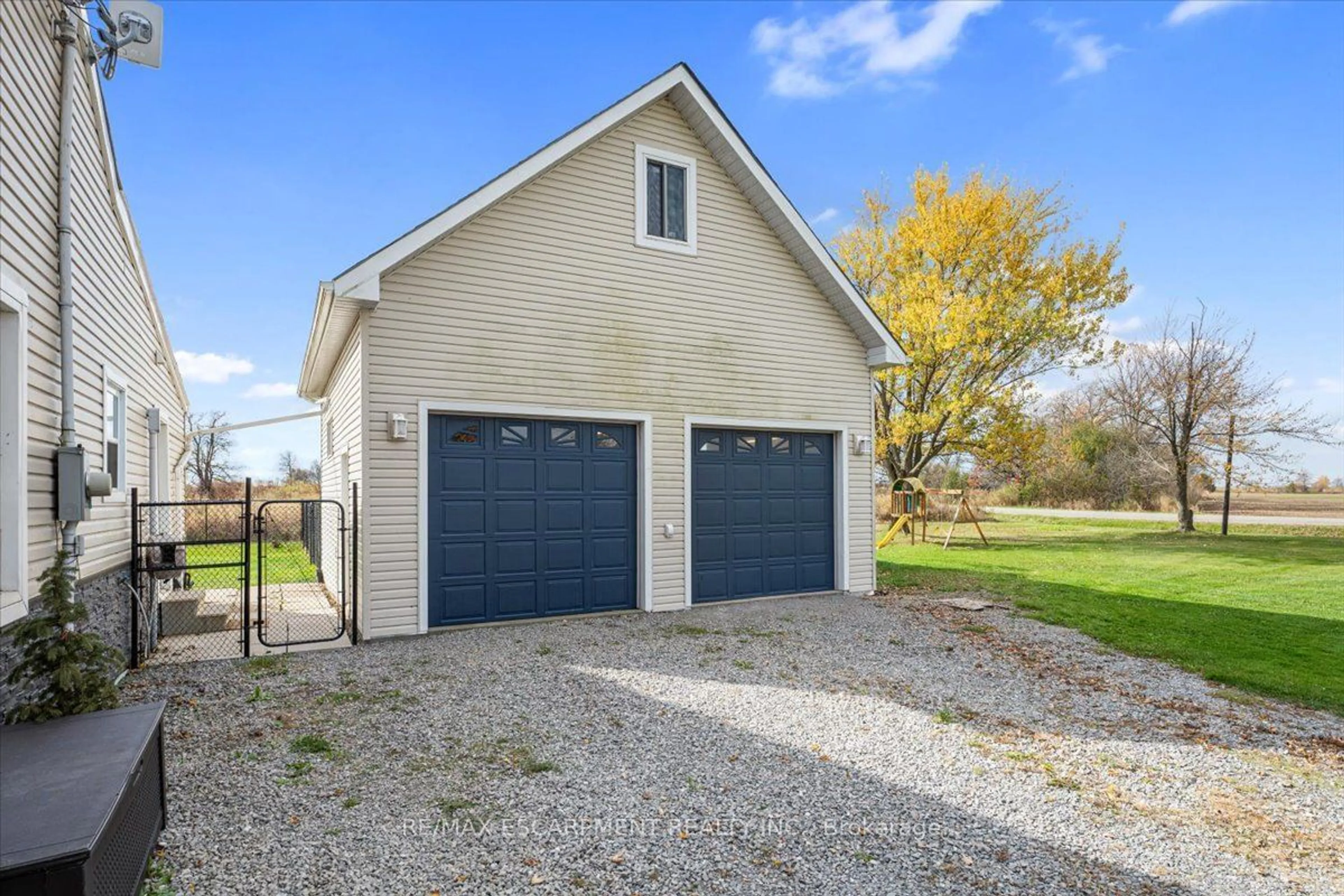 Indoor garage, cement floor for 888 Green Mountain Rd, Hamilton Ontario L8J 3A9