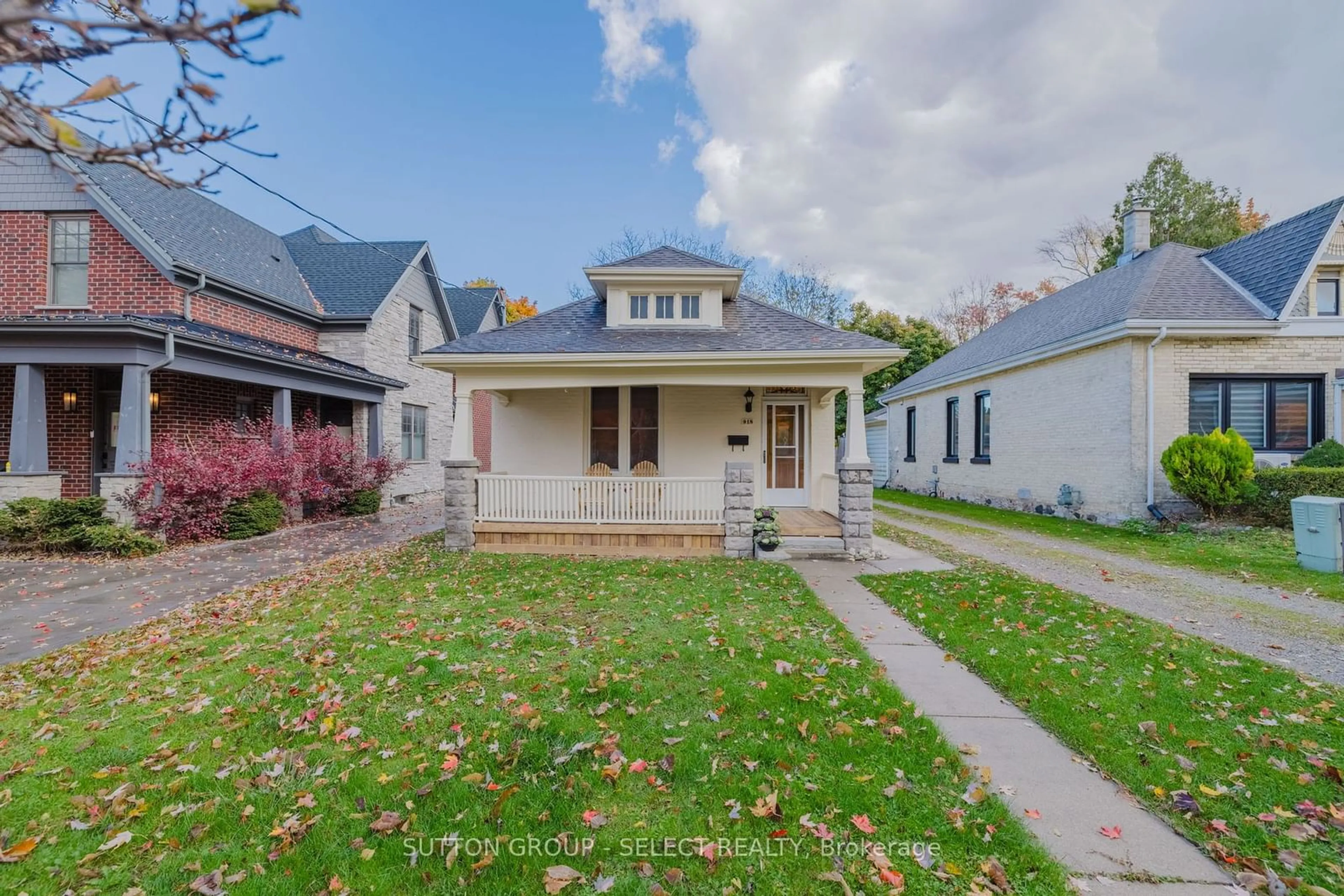 Frontside or backside of a home, the street view for 918 Wellington St, London Ontario N6A 3S9