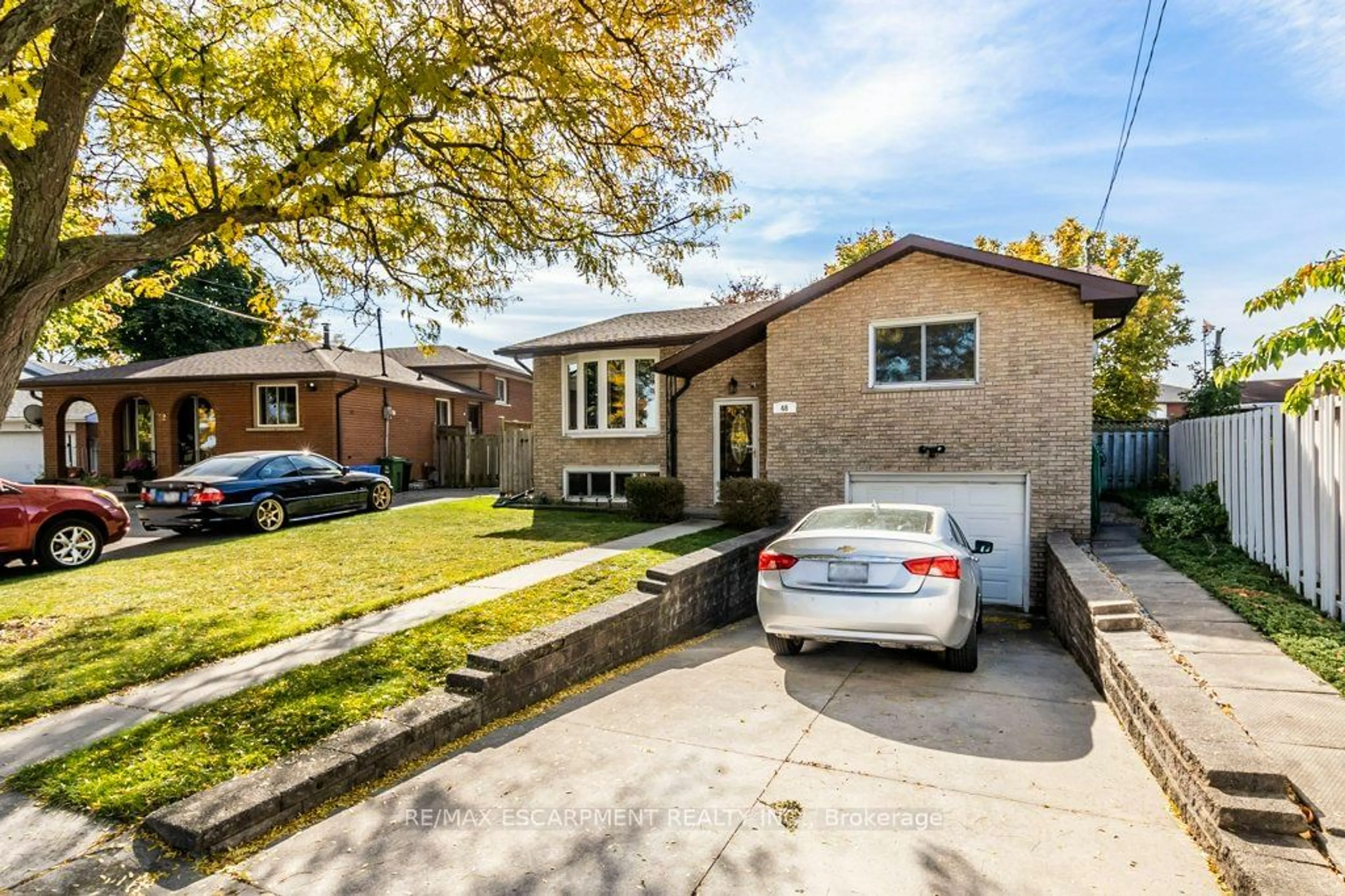 Frontside or backside of a home, the street view for 48 Tunbridge Cres, Hamilton Ontario L8W 1L2