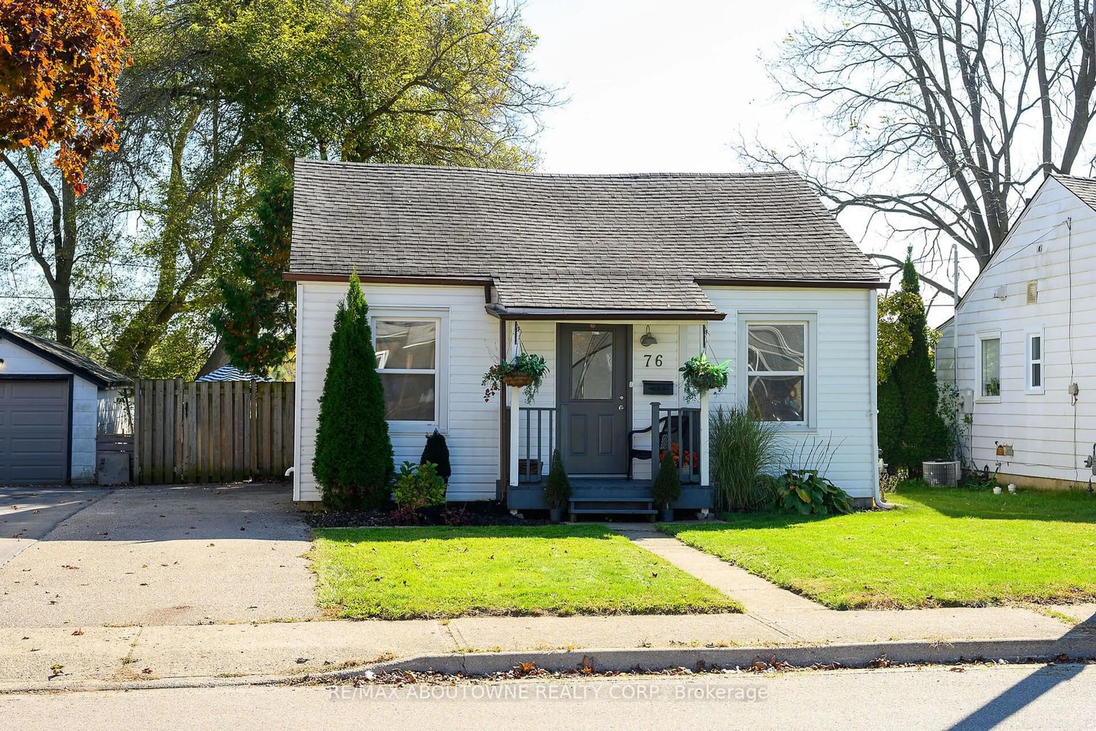 Frontside or backside of a home, cottage for 76 Sixth Ave, Brantford Ontario M3S 1A9