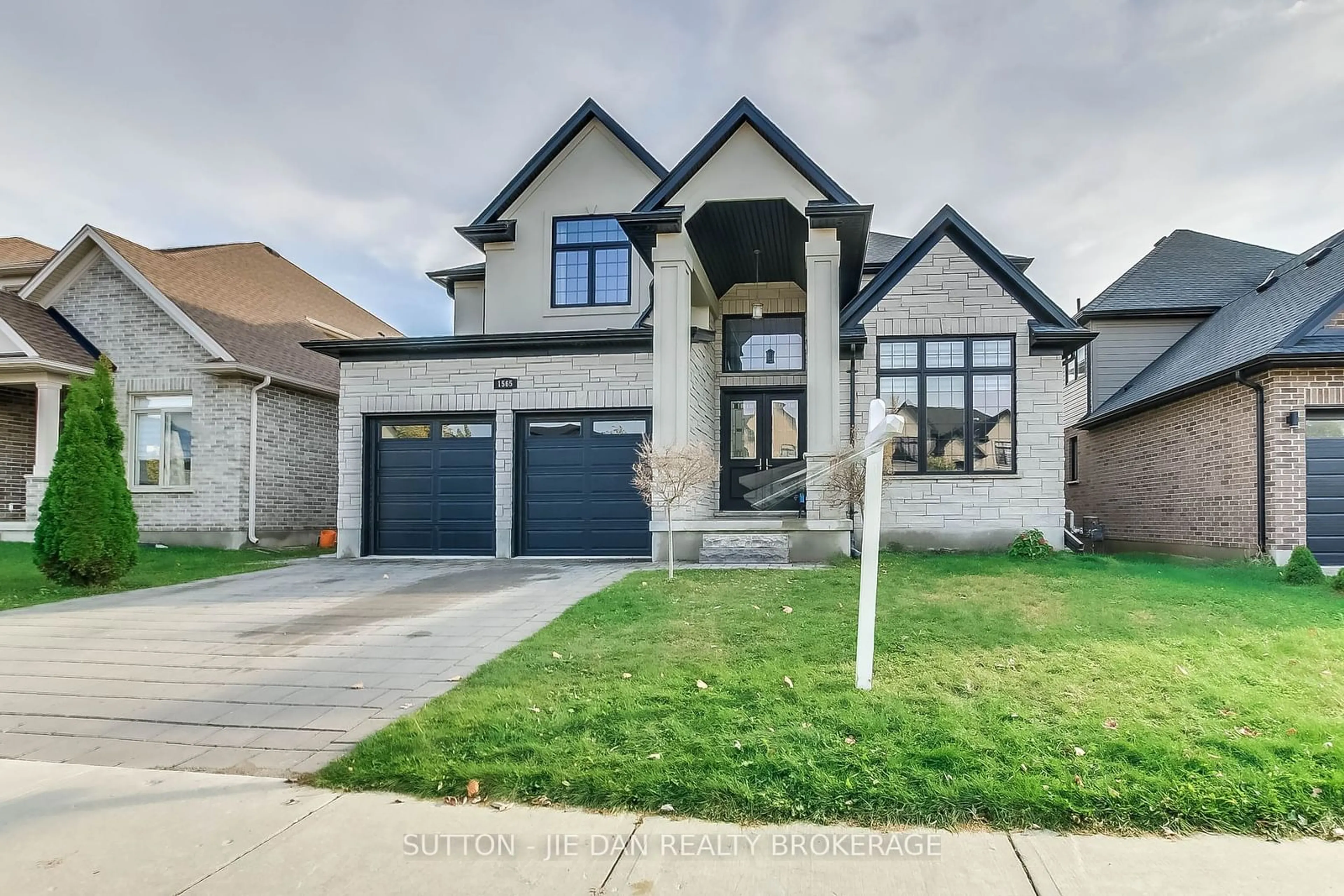 Frontside or backside of a home, the street view for 1565 SANDRIDGE Ave, London Ontario N5X 0G5