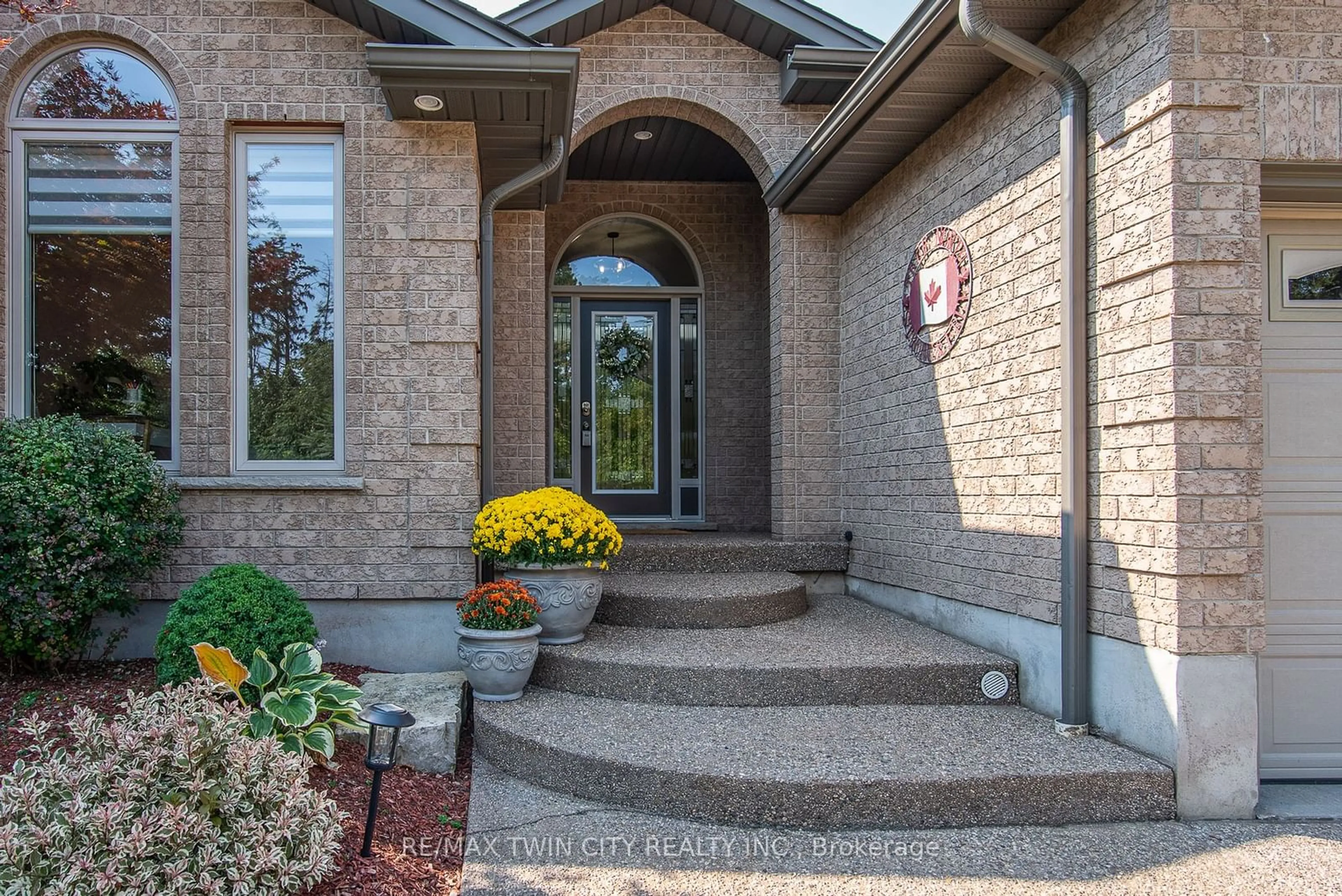 Indoor entryway, cement floor for 294 Fallowfield Dr, Kitchener Ontario N2C 2T8