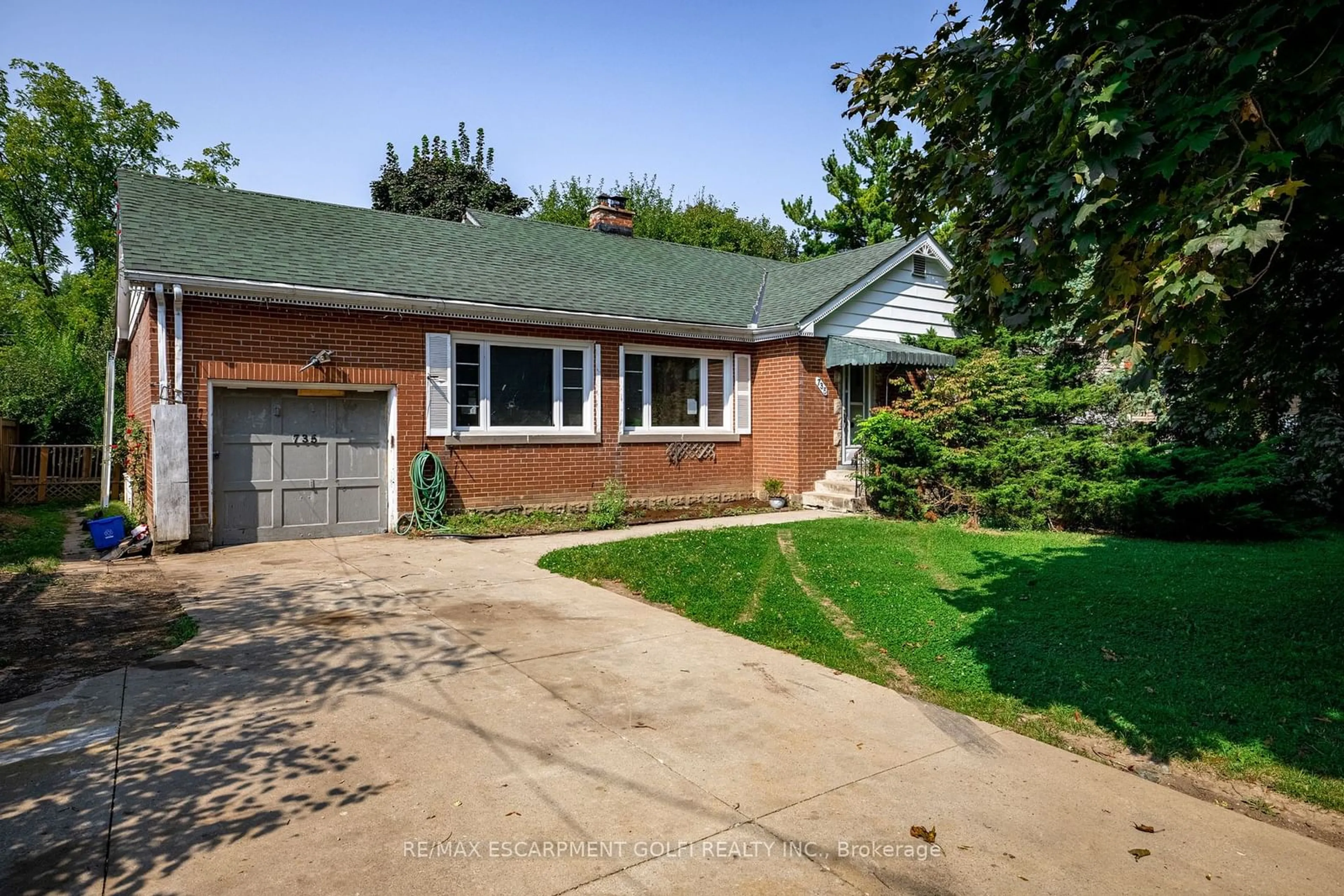 Frontside or backside of a home, the street view for 735 Montgomery Dr, Hamilton Ontario L9G 3H6