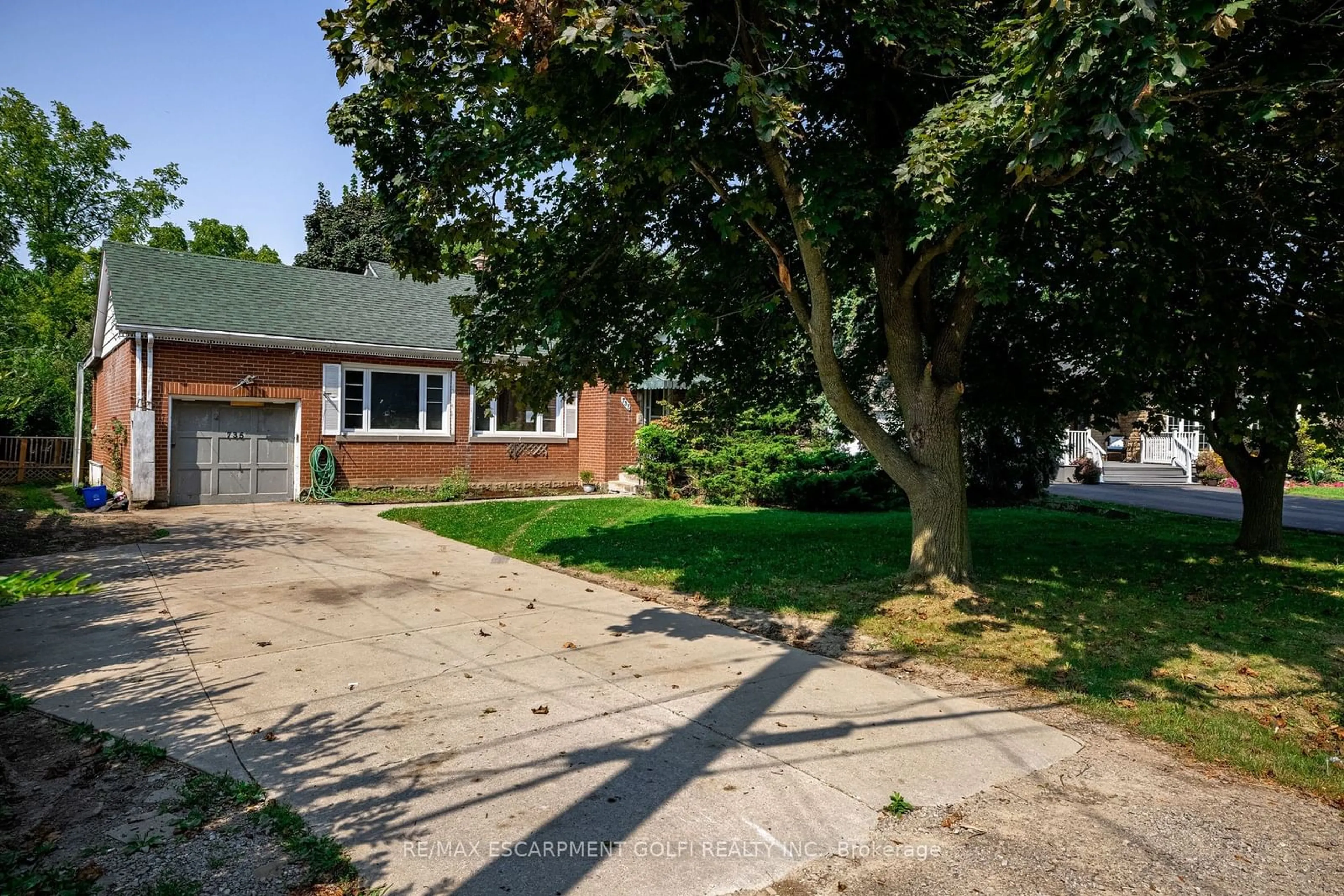 Frontside or backside of a home, the street view for 735 Montgomery Dr, Hamilton Ontario L9G 3H6