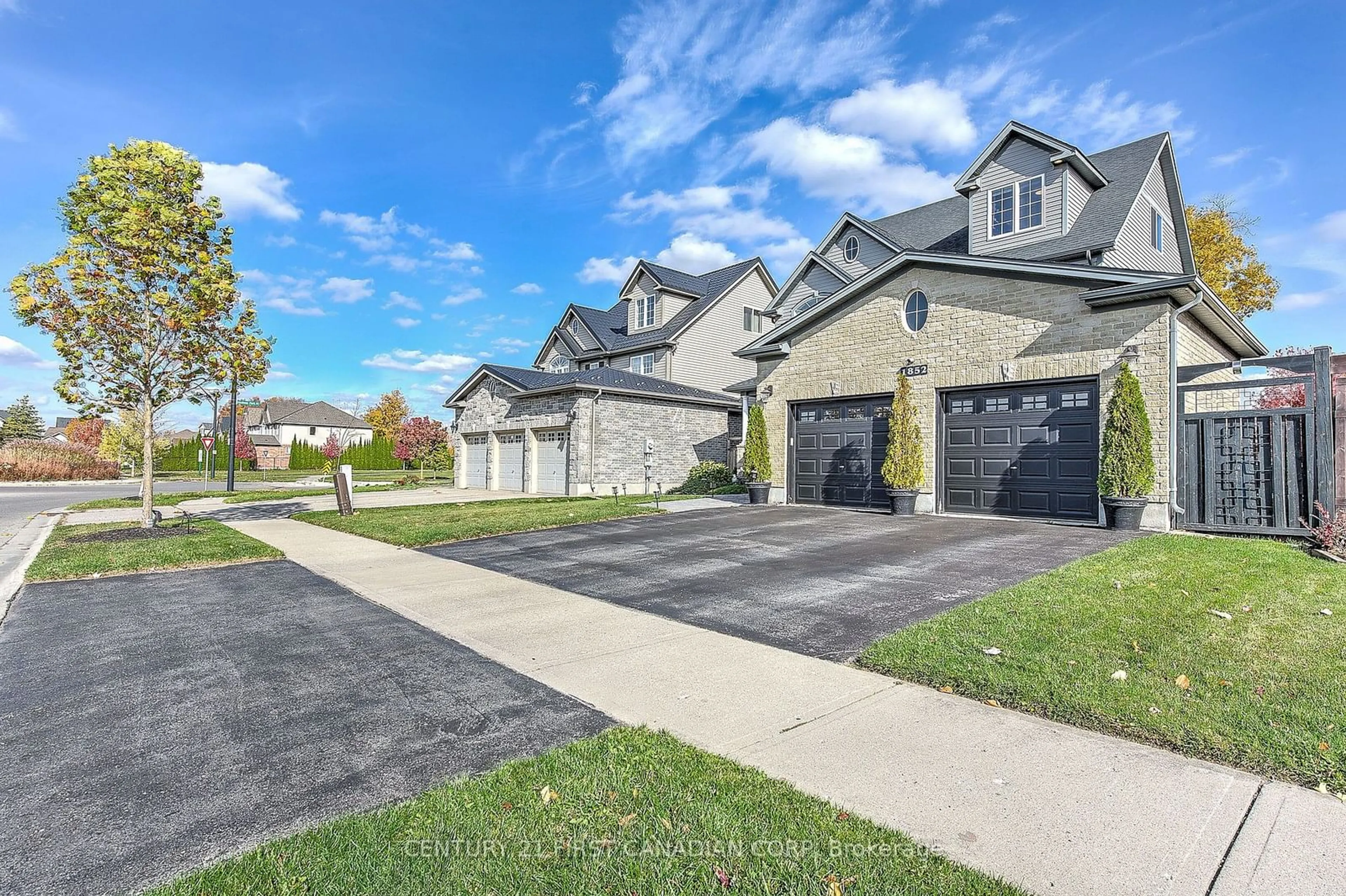 Frontside or backside of a home, the street view for 1852 Foxwood Ave, London Ontario N6G 0E4