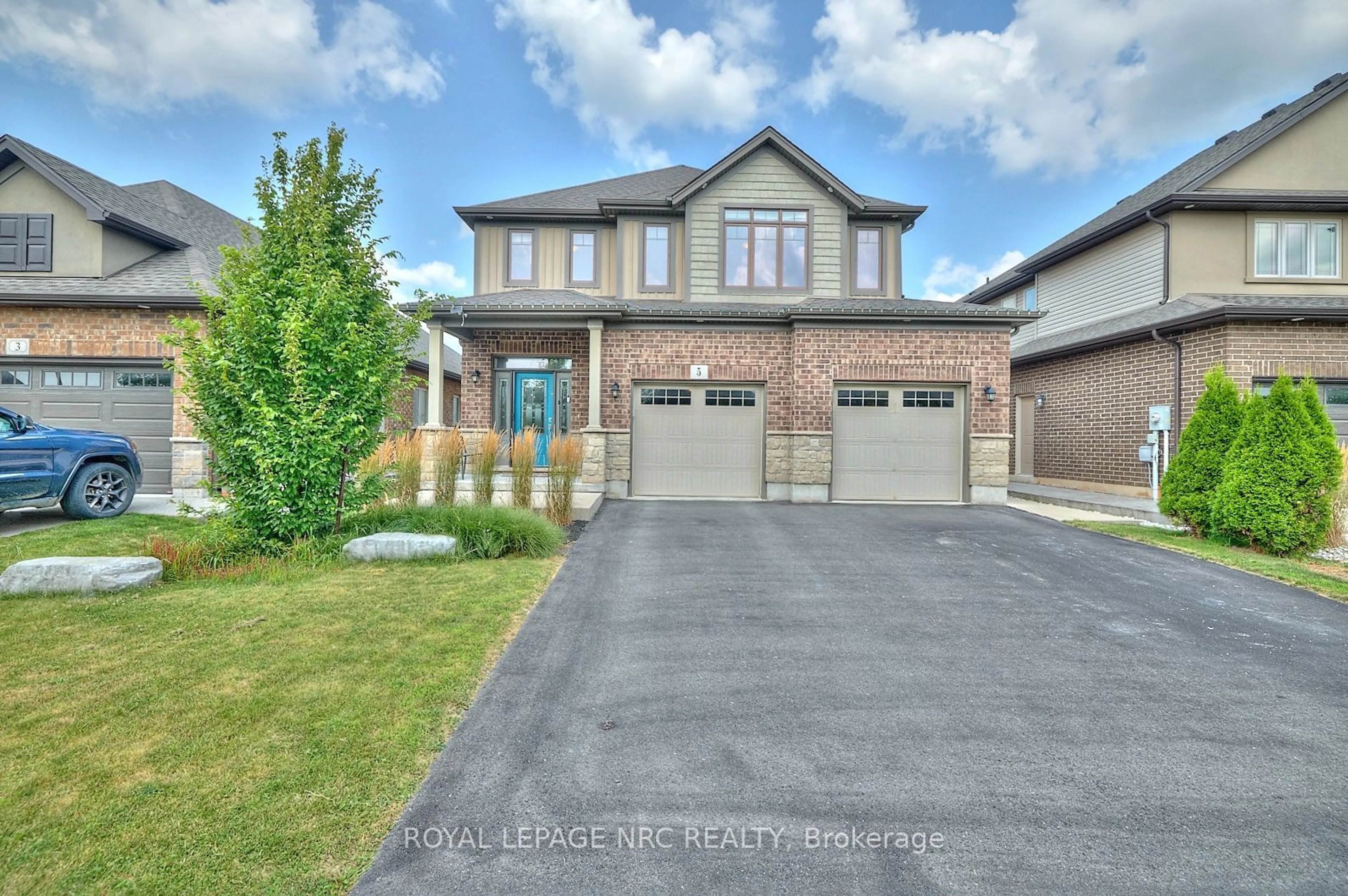 Home with brick exterior material for 5 Abbott Pl, Pelham Ontario L0S 1E5