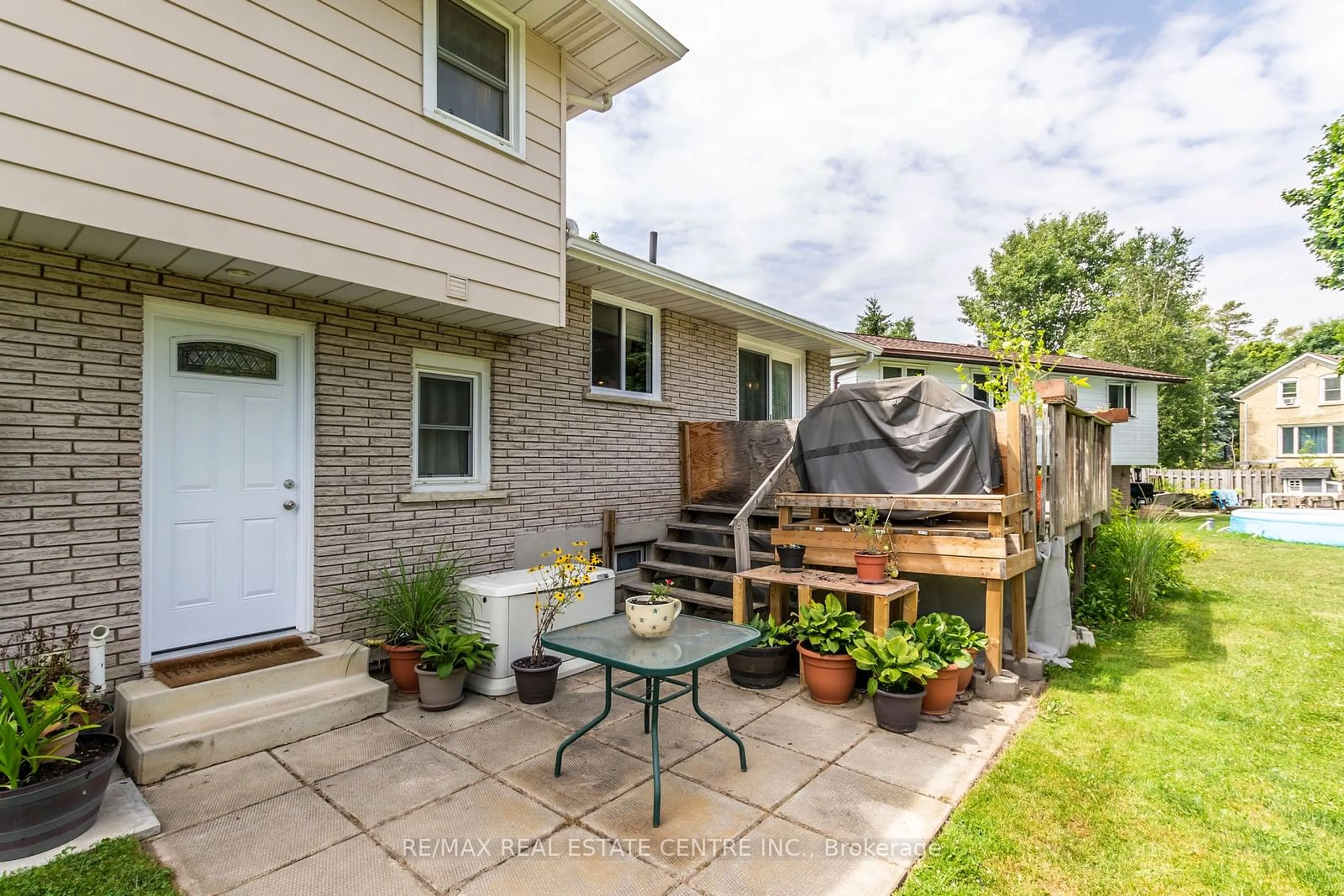 Patio, street for 20 Ridout St, Brockton Ontario N0G 2V0