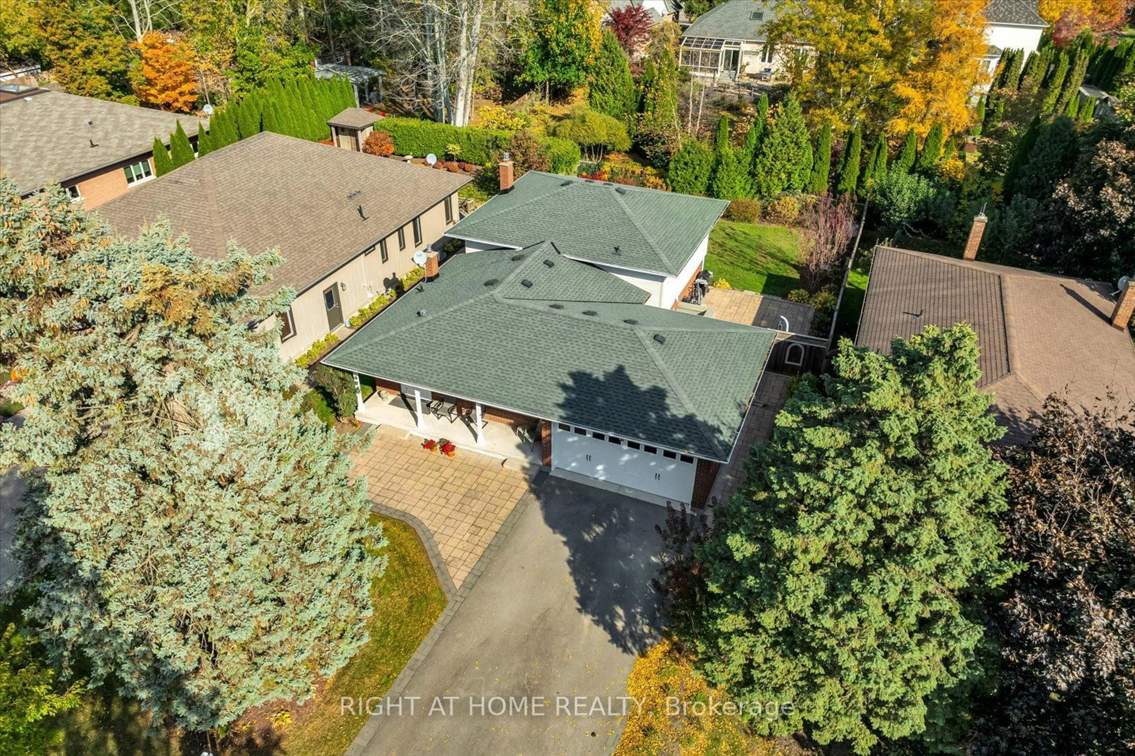 Frontside or backside of a home, the street view for 123 Flynn St, Niagara-on-the-Lake Ontario L0S 1J0