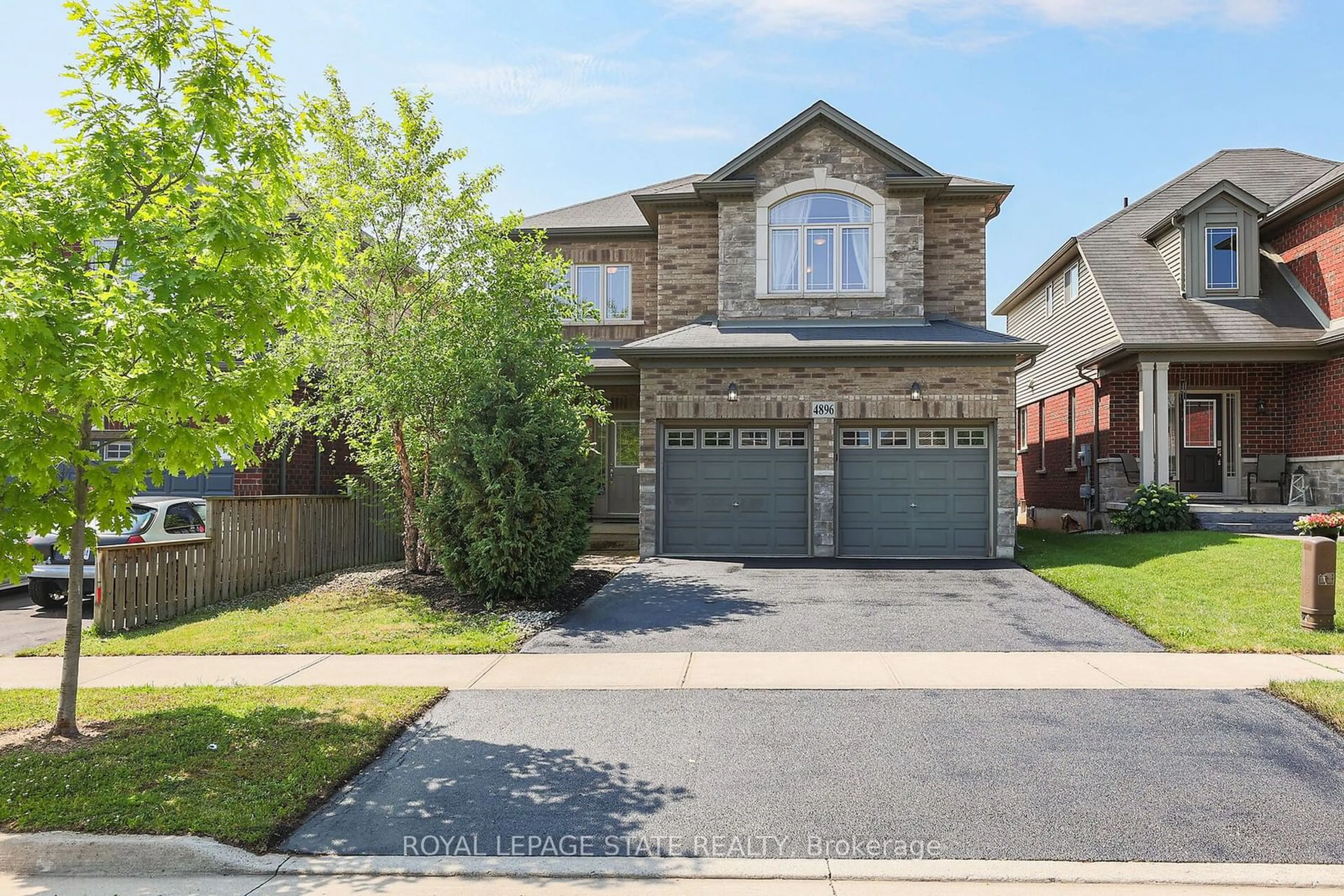 Frontside or backside of a home, the street view for 4896 Allan Crt, Lincoln Ontario L3J 1M3