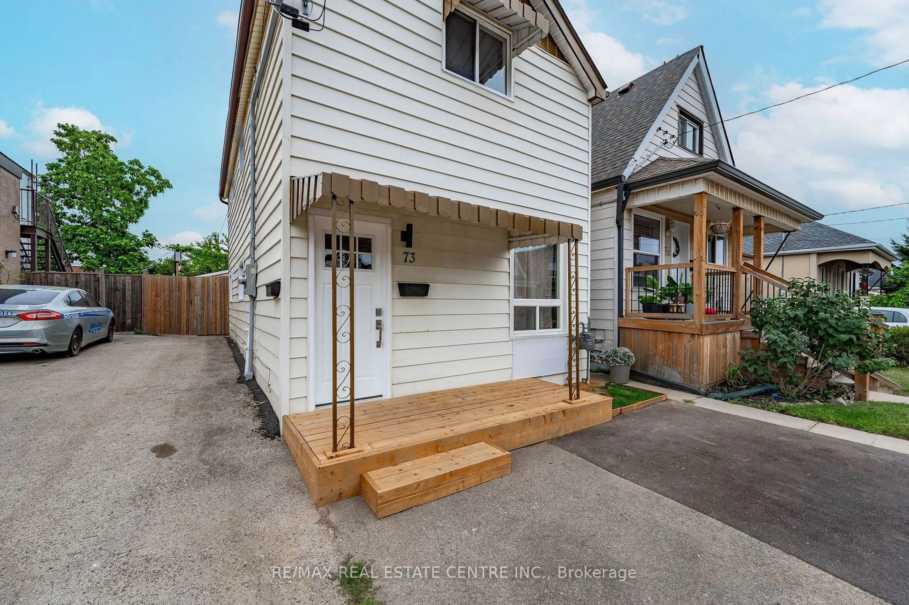 Frontside or backside of a home, cottage for 73 Albany Ave, Hamilton Ontario L8H 2H4