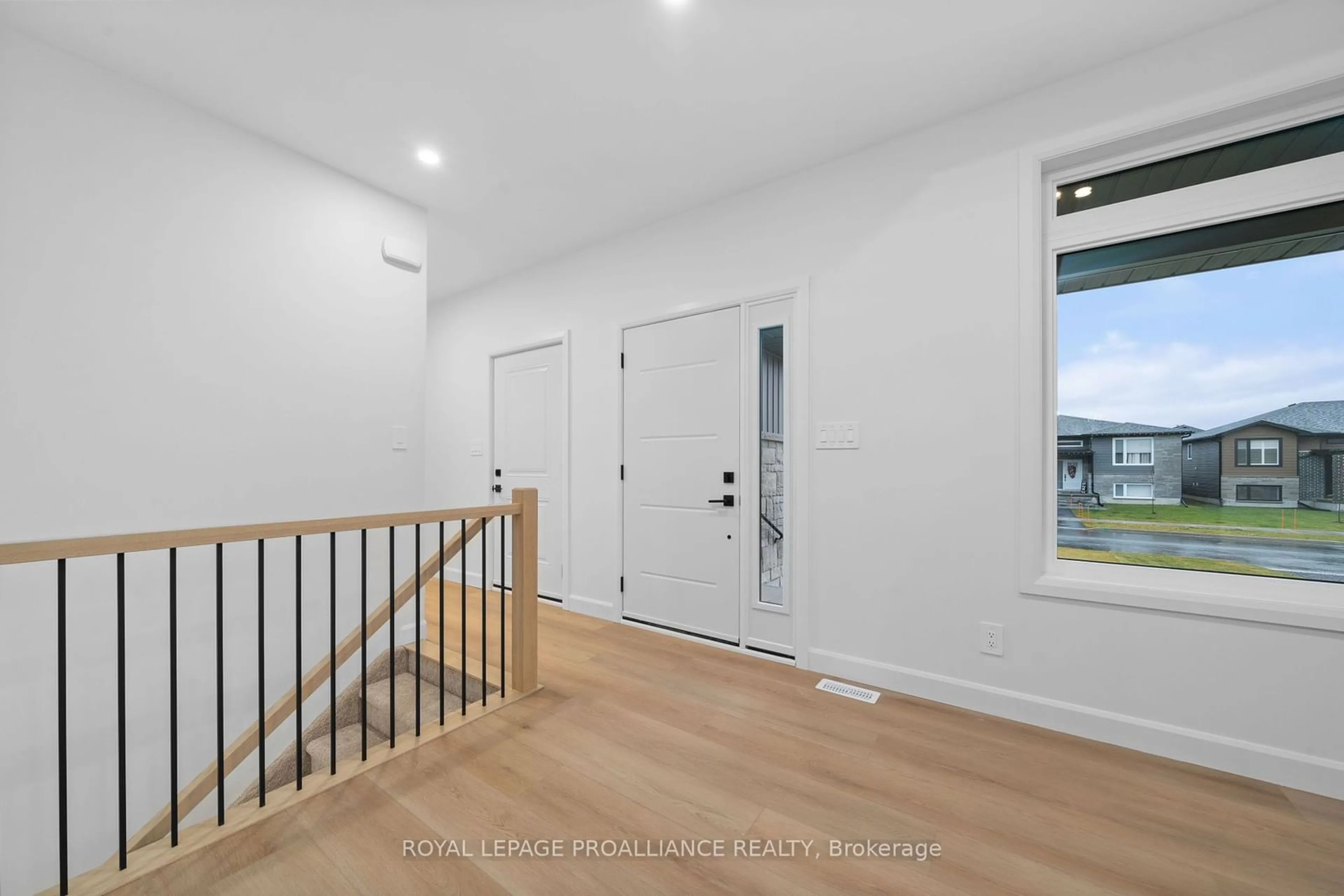 Indoor entryway, wood floors for 23 Schmidt Way, Quinte West Ontario K8V 0L5