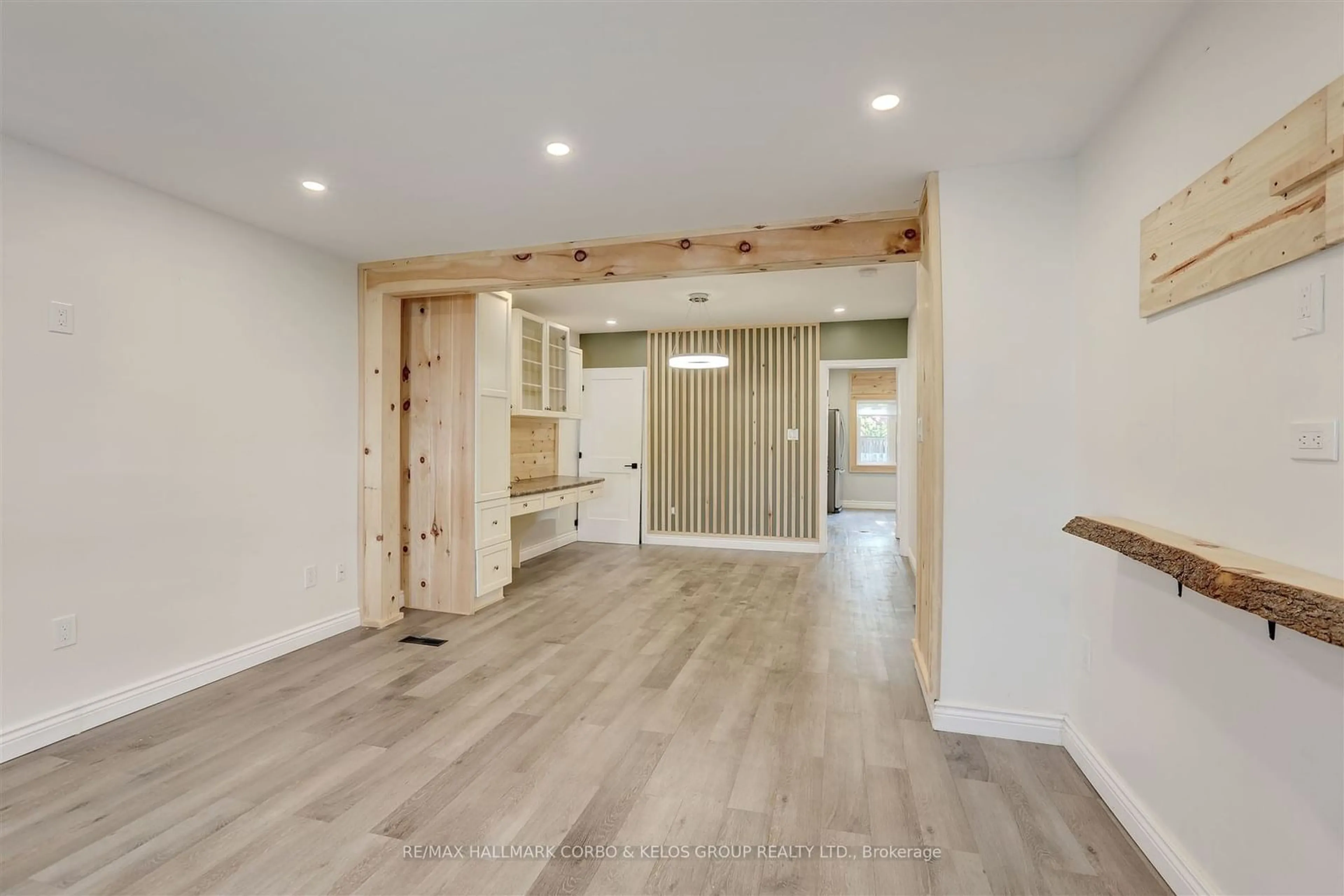 Indoor entryway, wood floors for 148 Crosthwaite Ave, Hamilton Ontario L8H 4V5