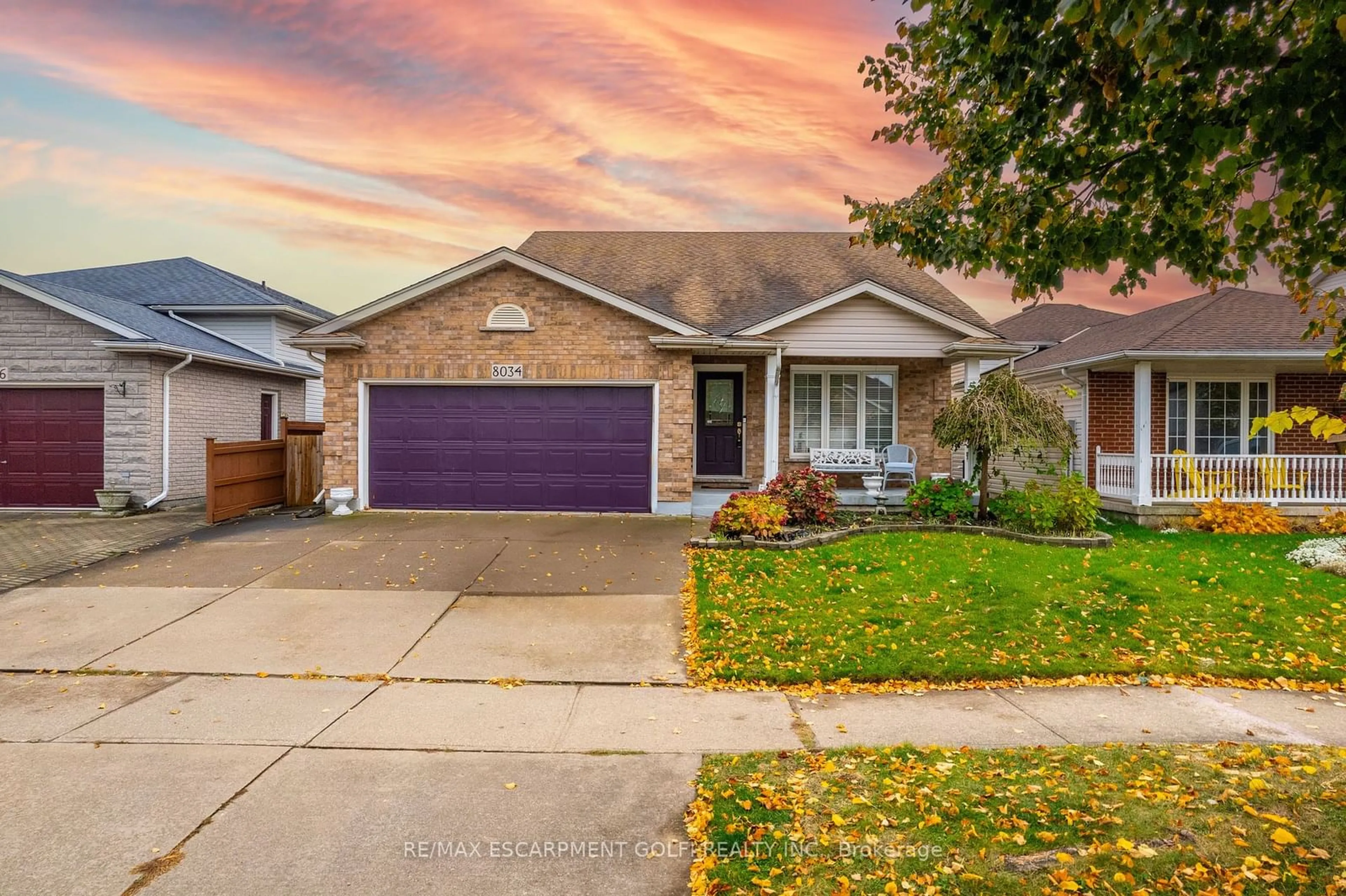 Frontside or backside of a home, the street view for 8034 Woodsview Cres, Niagara Falls Ontario L2H 3E9