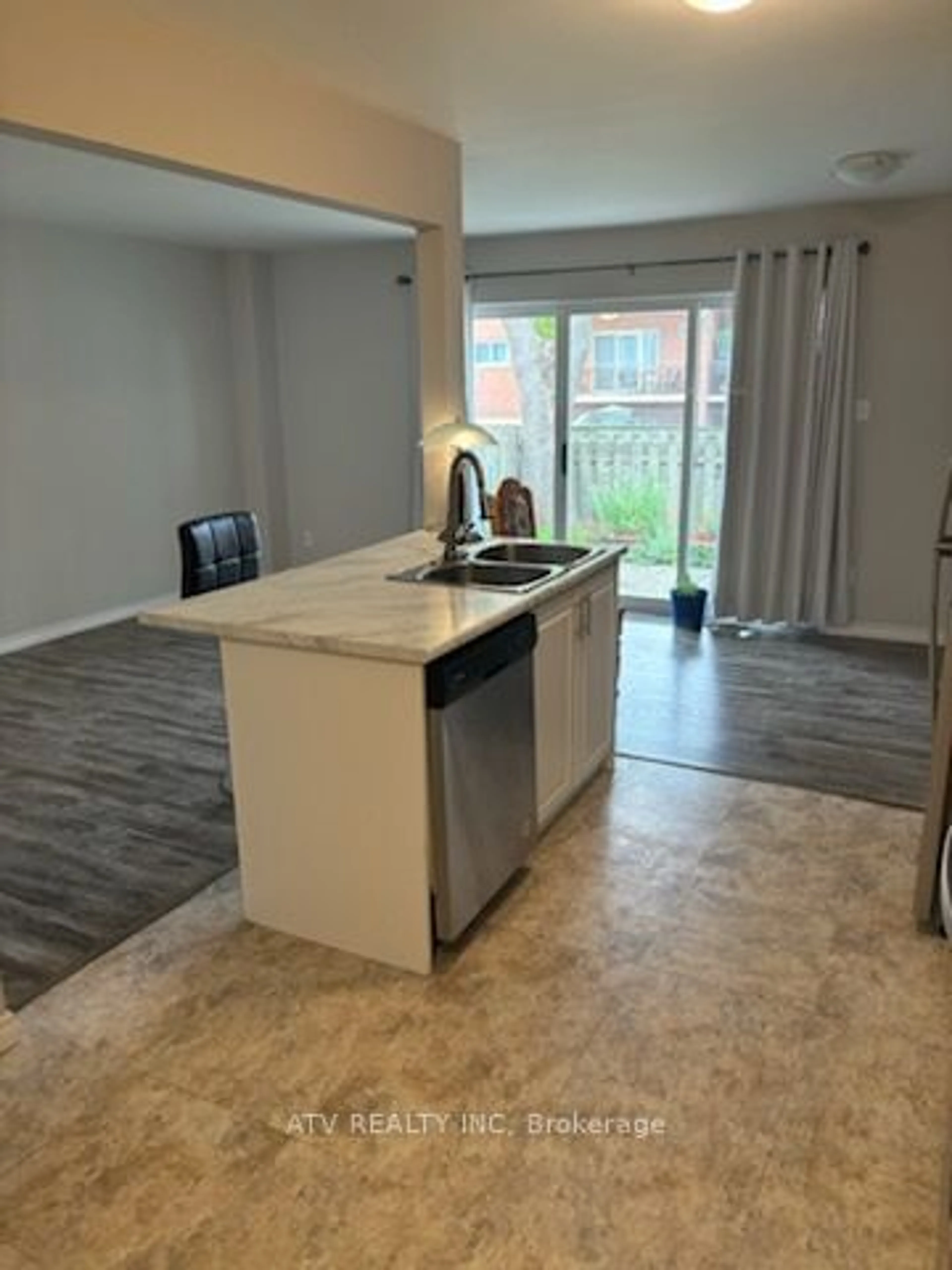 Open concept kitchen for 17 Old Pine Tr #146, St. Catharines Ontario L2M 6P9