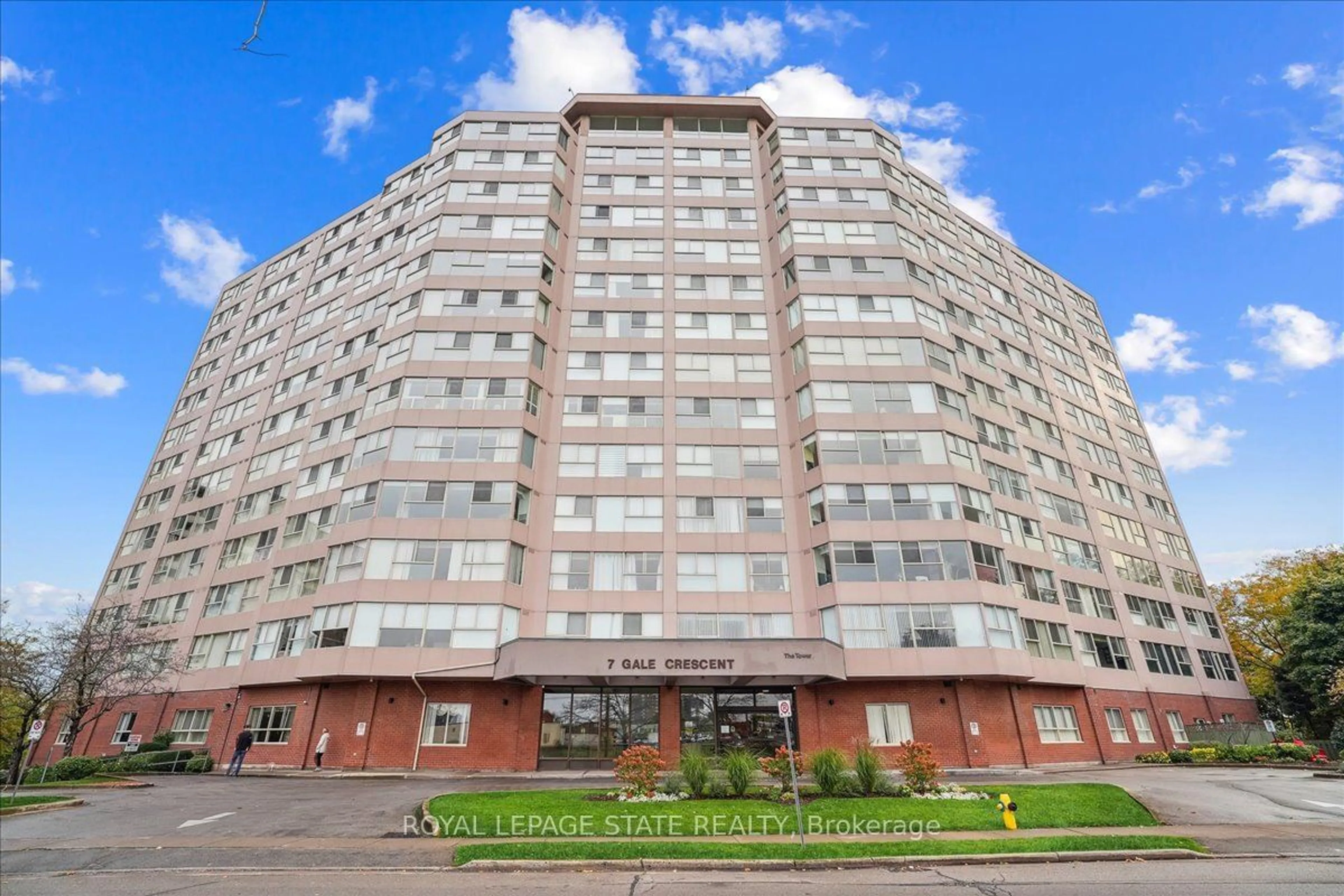 A pic from exterior of the house or condo, the front or back of building for 7 Gale Cres #511, St. Catharines Ontario L2R 7M8