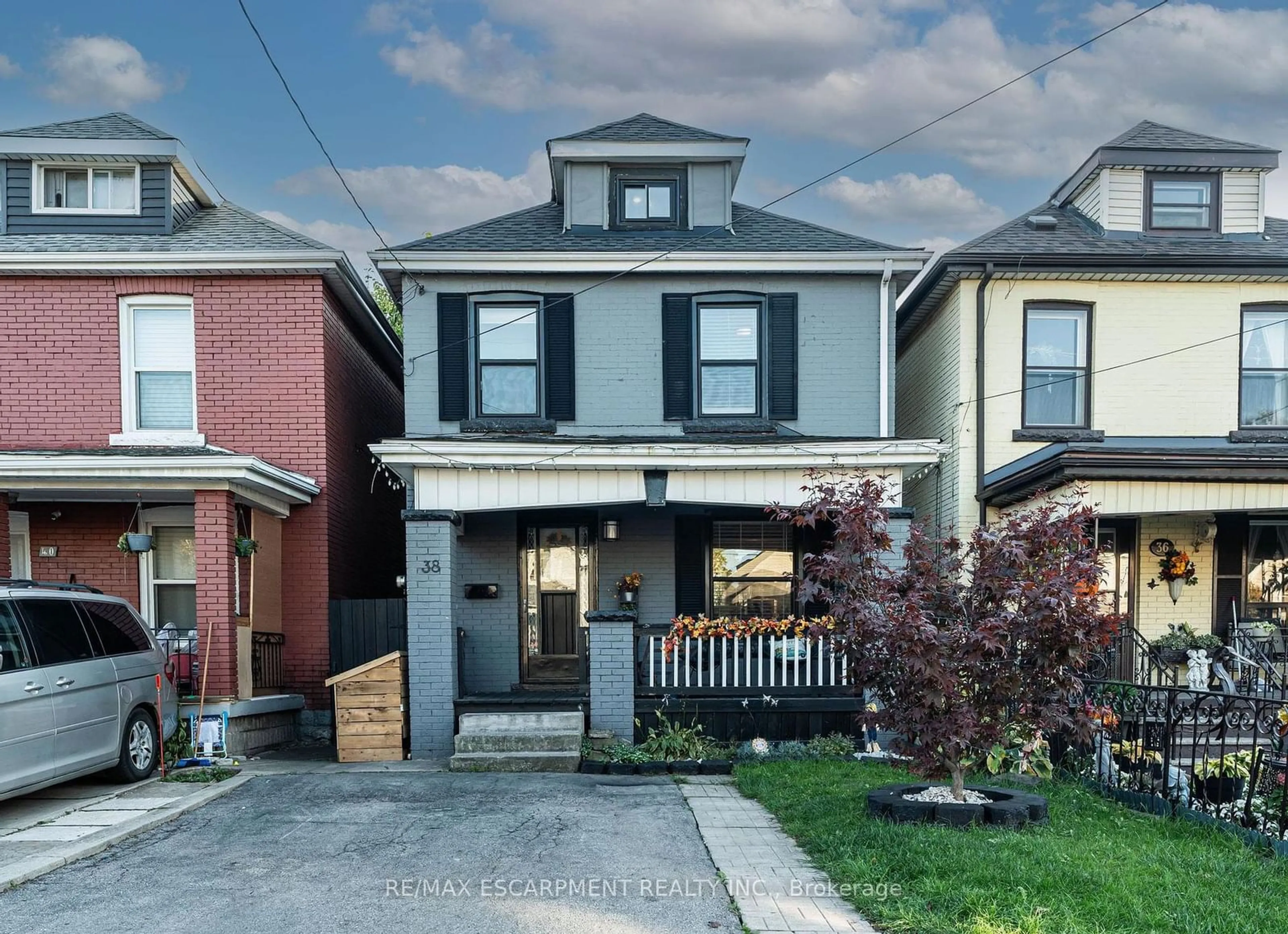 Frontside or backside of a home, the street view for 38 DALKEITH Ave, Hamilton Ontario L8L 3J2