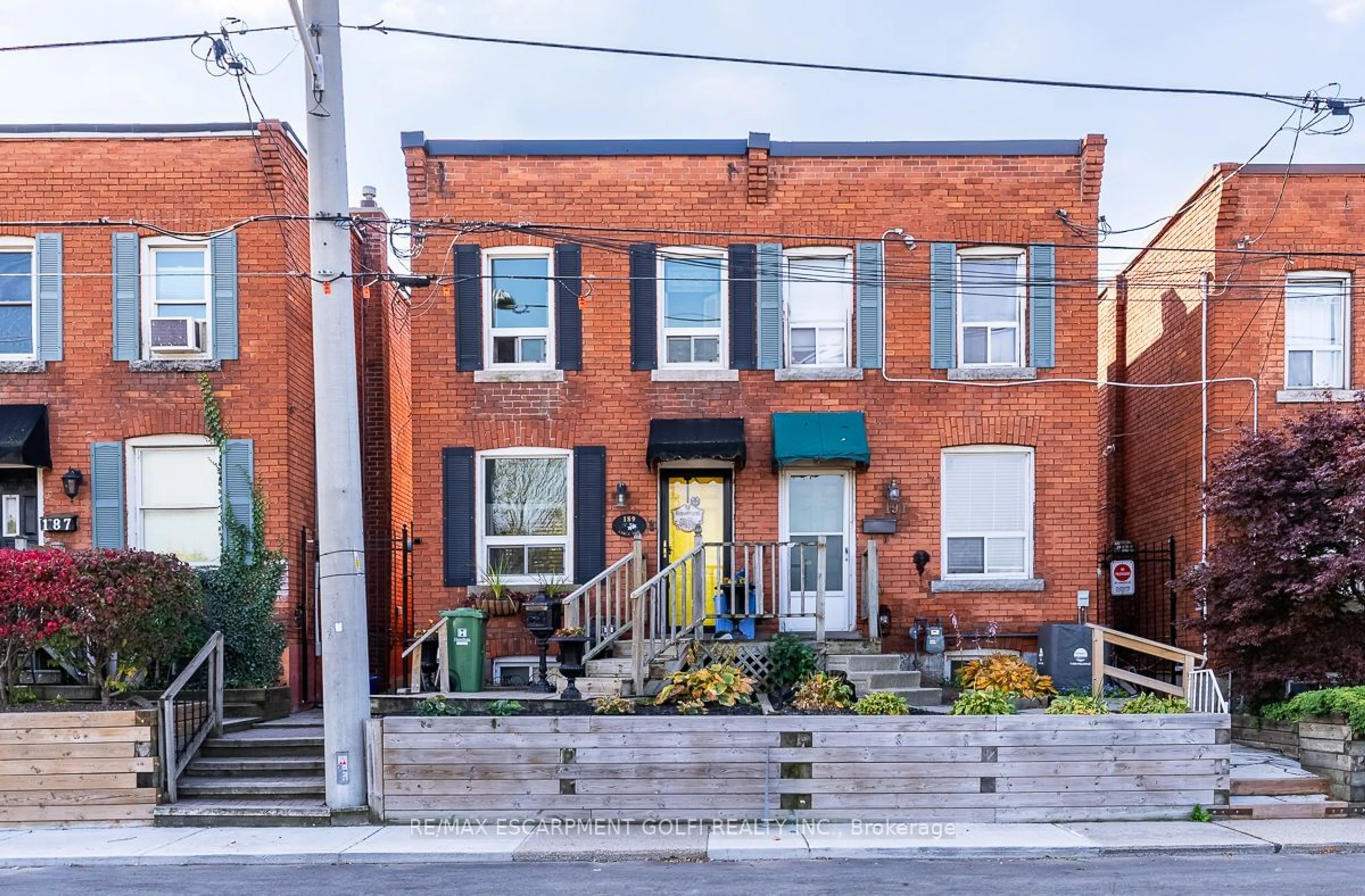 A pic from exterior of the house or condo, the street view for 187 Barton St, Hamilton Ontario L8R 2H3