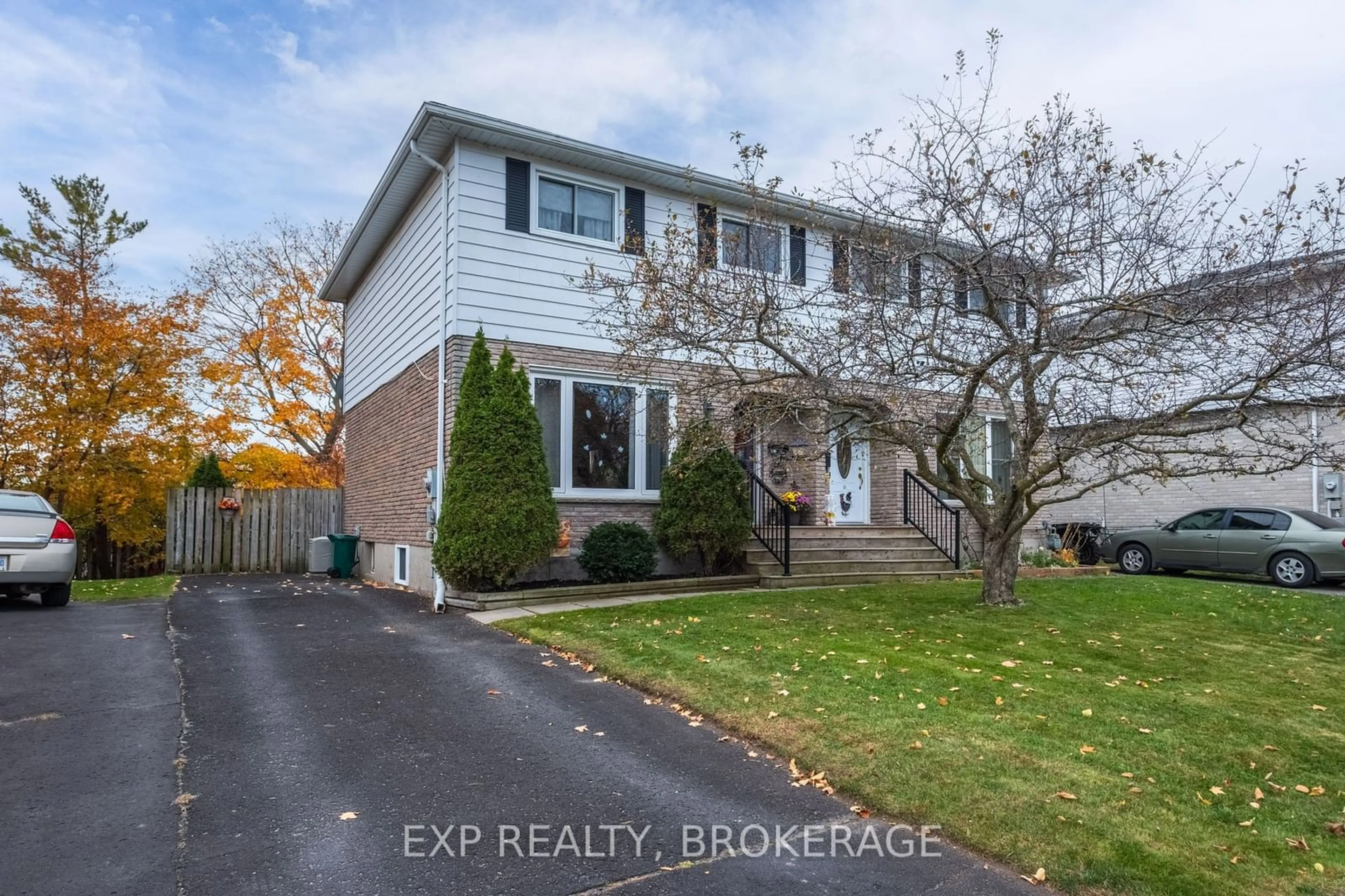 Frontside or backside of a home, the street view for 1056 Pinewood Pl, Kingston Ontario K7P 1L1