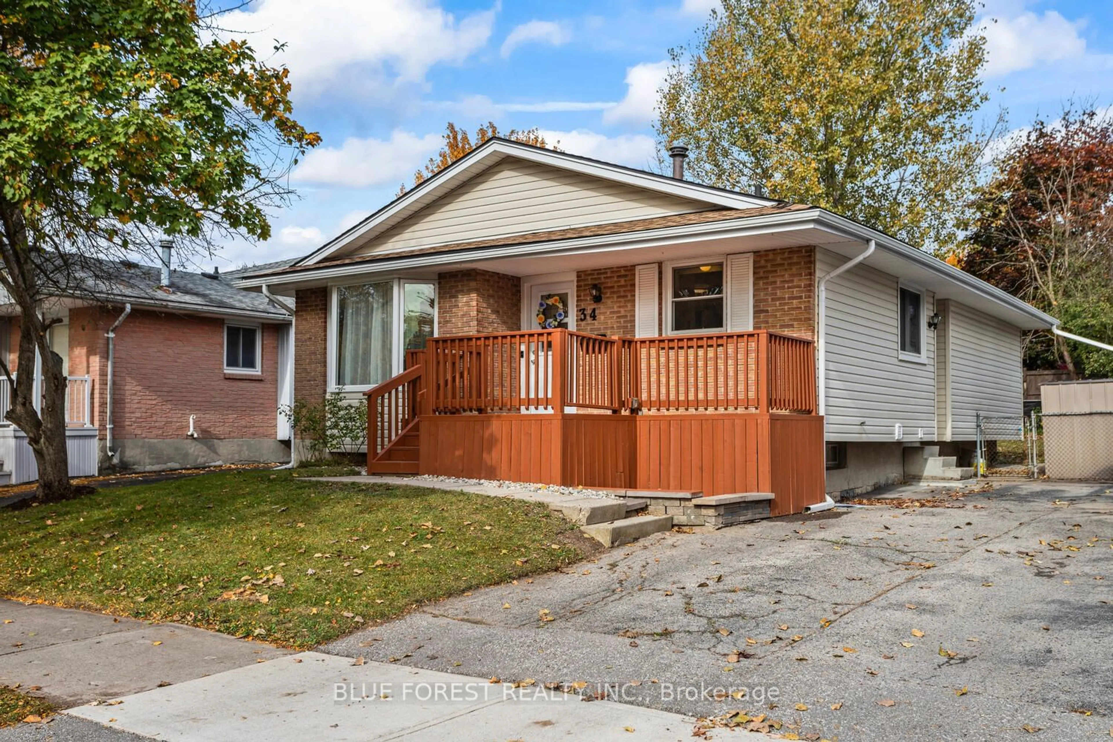 Frontside or backside of a home, cottage for 34 Beechmount Cres, London Ontario N6E 2J4