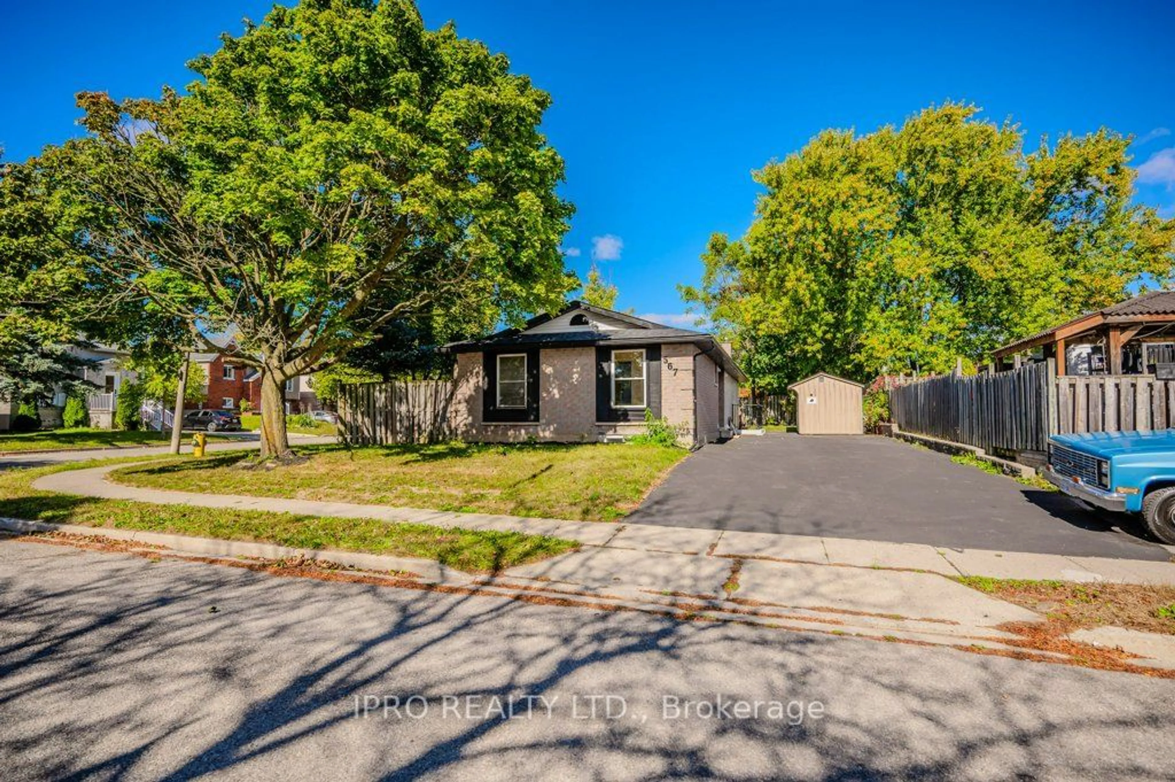 A pic from exterior of the house or condo, the street view for 567 Halberstadt Circ, Cambridge Ontario N3H 5J5