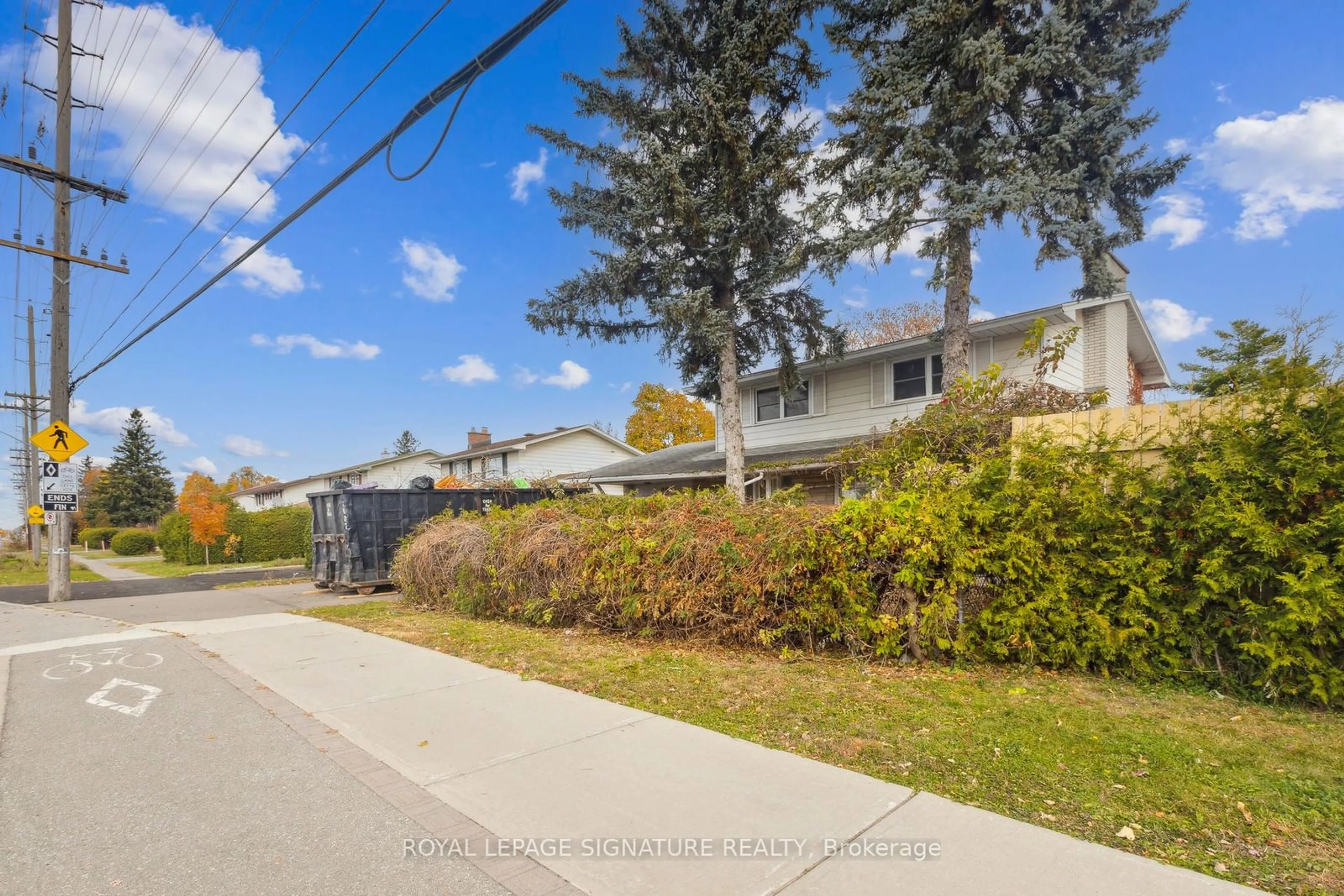 A pic from exterior of the house or condo, the street view for 1465 Fisher Ave, Ottawa Centre Ontario K2C 1X3