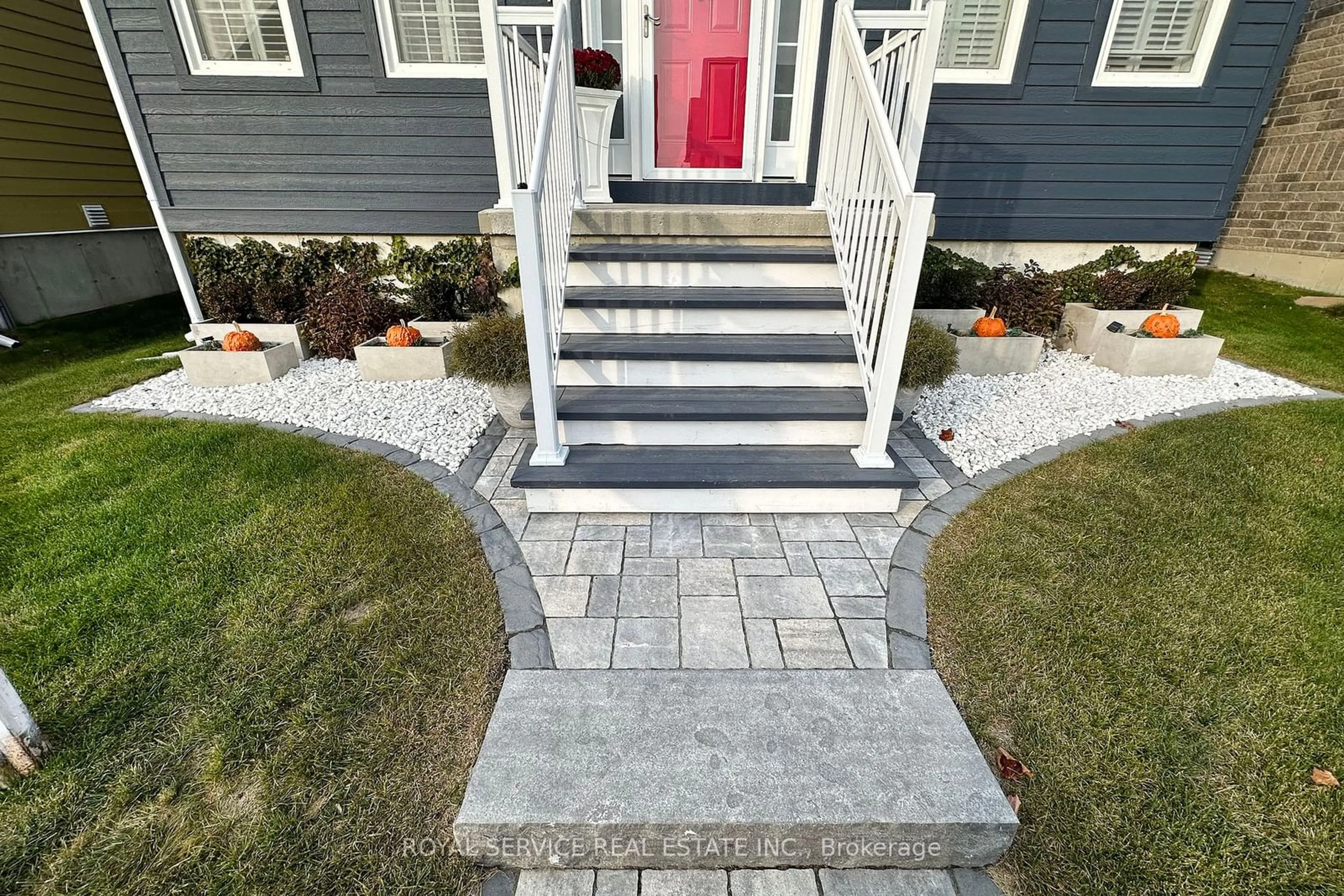 Indoor entryway, ceramic floors for 934 Ernest Allen Blvd, Cobourg Ontario K9A 2C8