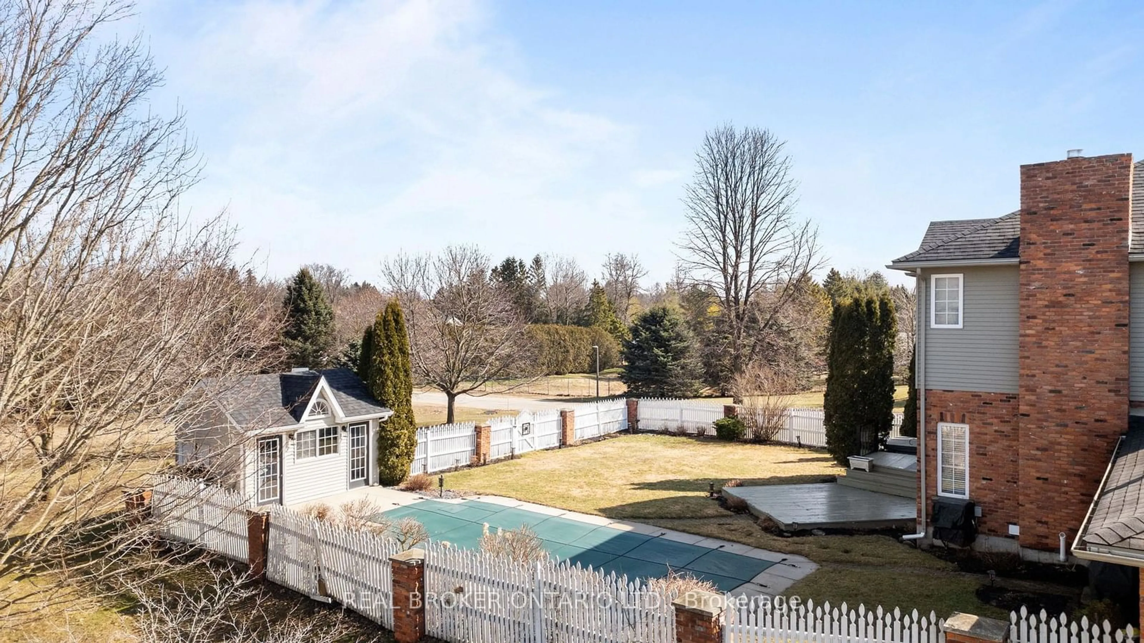 Indoor or outdoor pool for 8670 Crayton Crt, North Perth Ontario N0G 1Y0