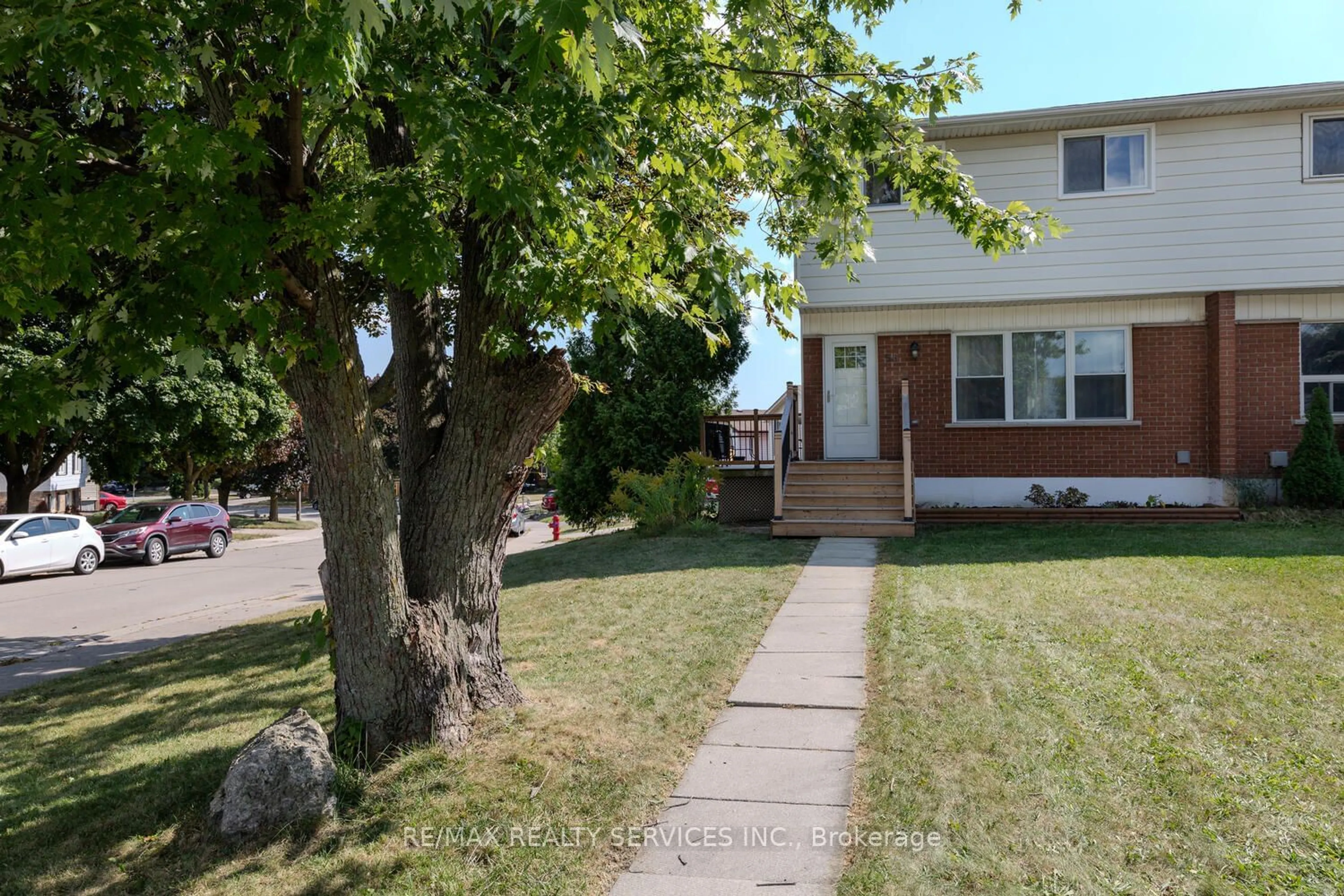 A pic from exterior of the house or condo, the street view for 56 Raleigh Crt, Hamilton Ontario L8W 1H1