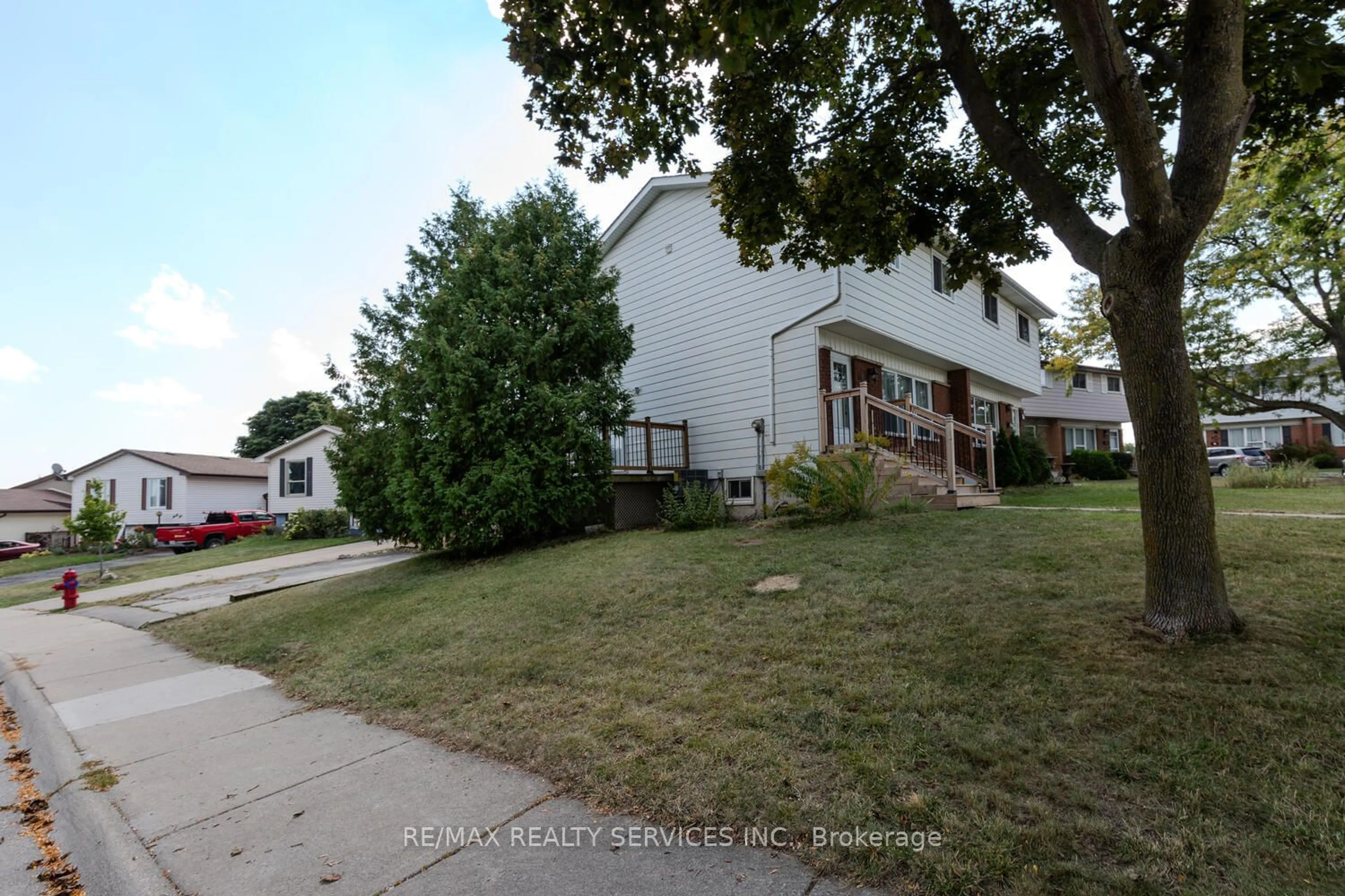 Frontside or backside of a home, the street view for 56 Raleigh Crt, Hamilton Ontario L8W 1H1