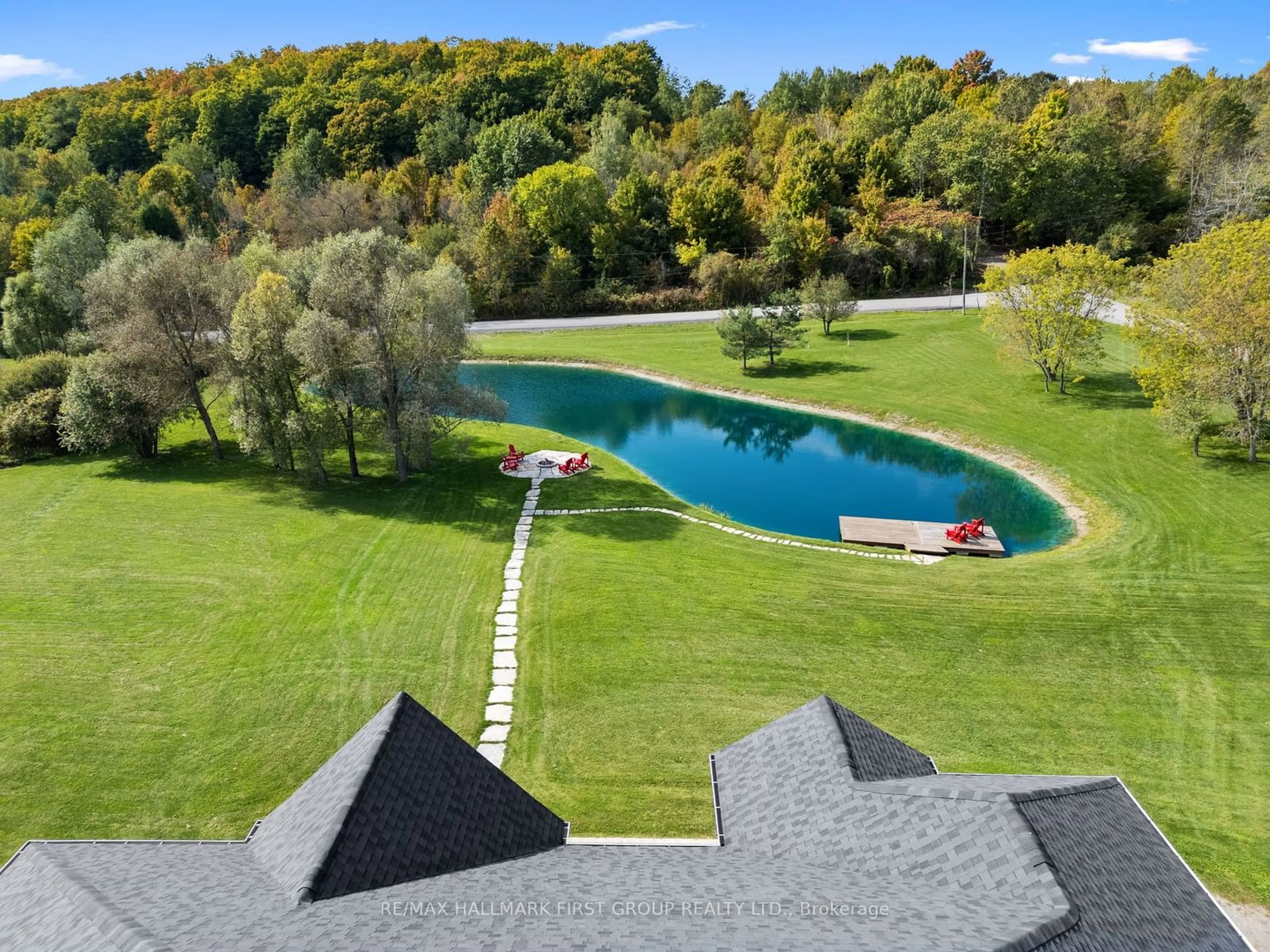 Indoor or outdoor pool for 3229 Garland Rd, Hamilton Township Ontario K9A 4J7