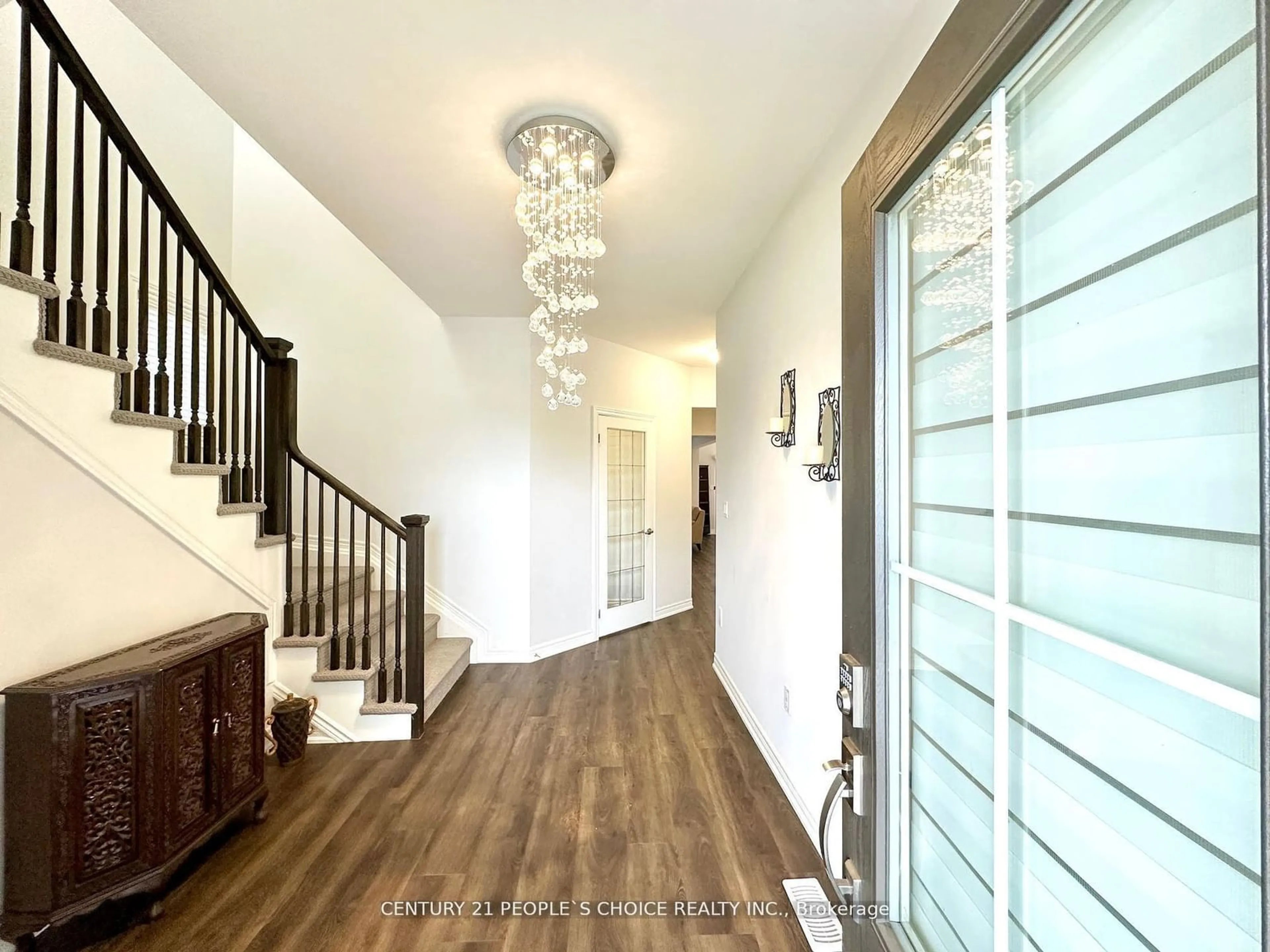 Indoor entryway, wood floors for 34 Swan Ave, Pelham Ontario L0S 1E6