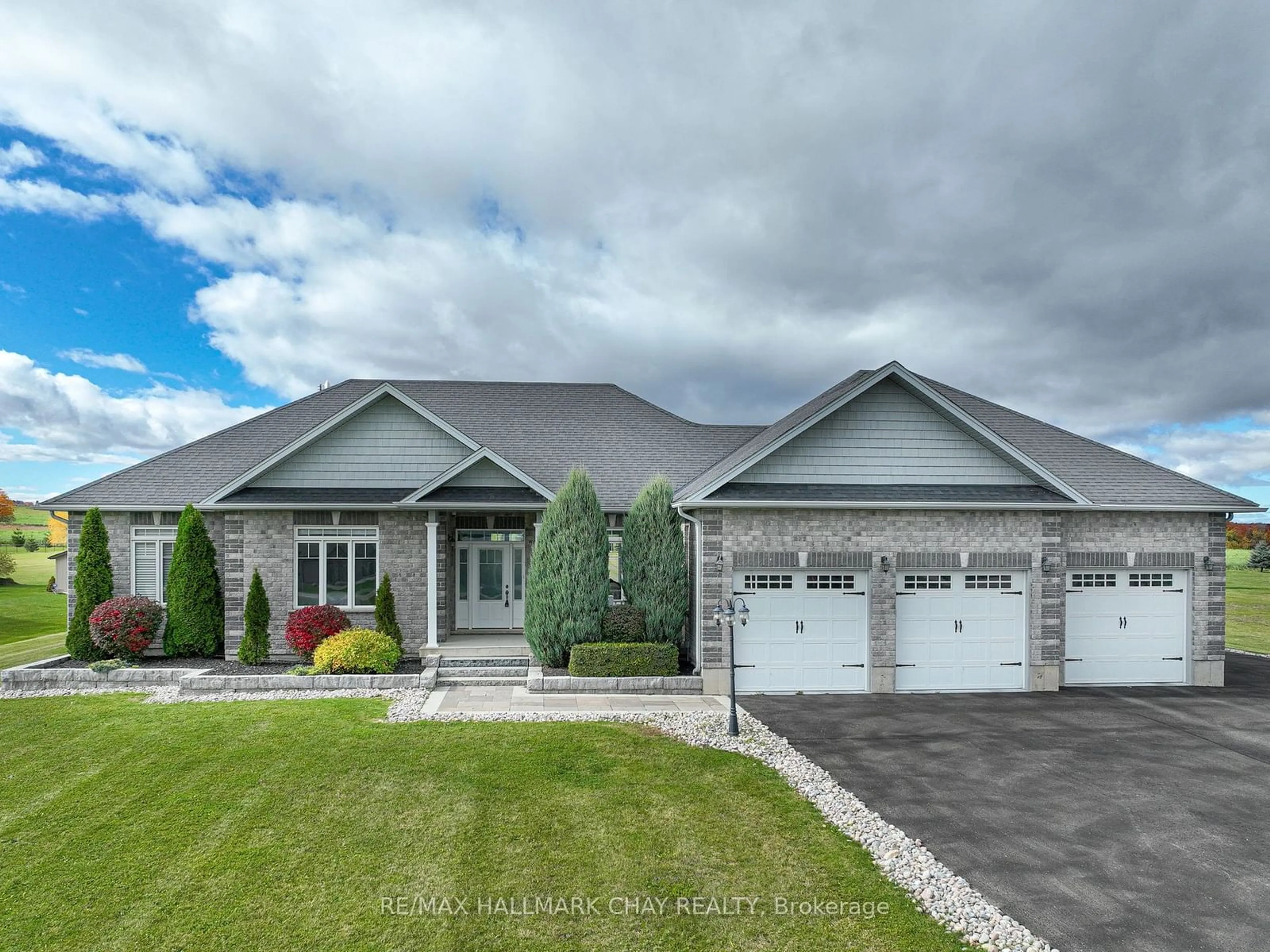 Frontside or backside of a home, the street view for 996036 Mulmur-Tosorontio T Line, Mulmur Ontario L9V 0N1