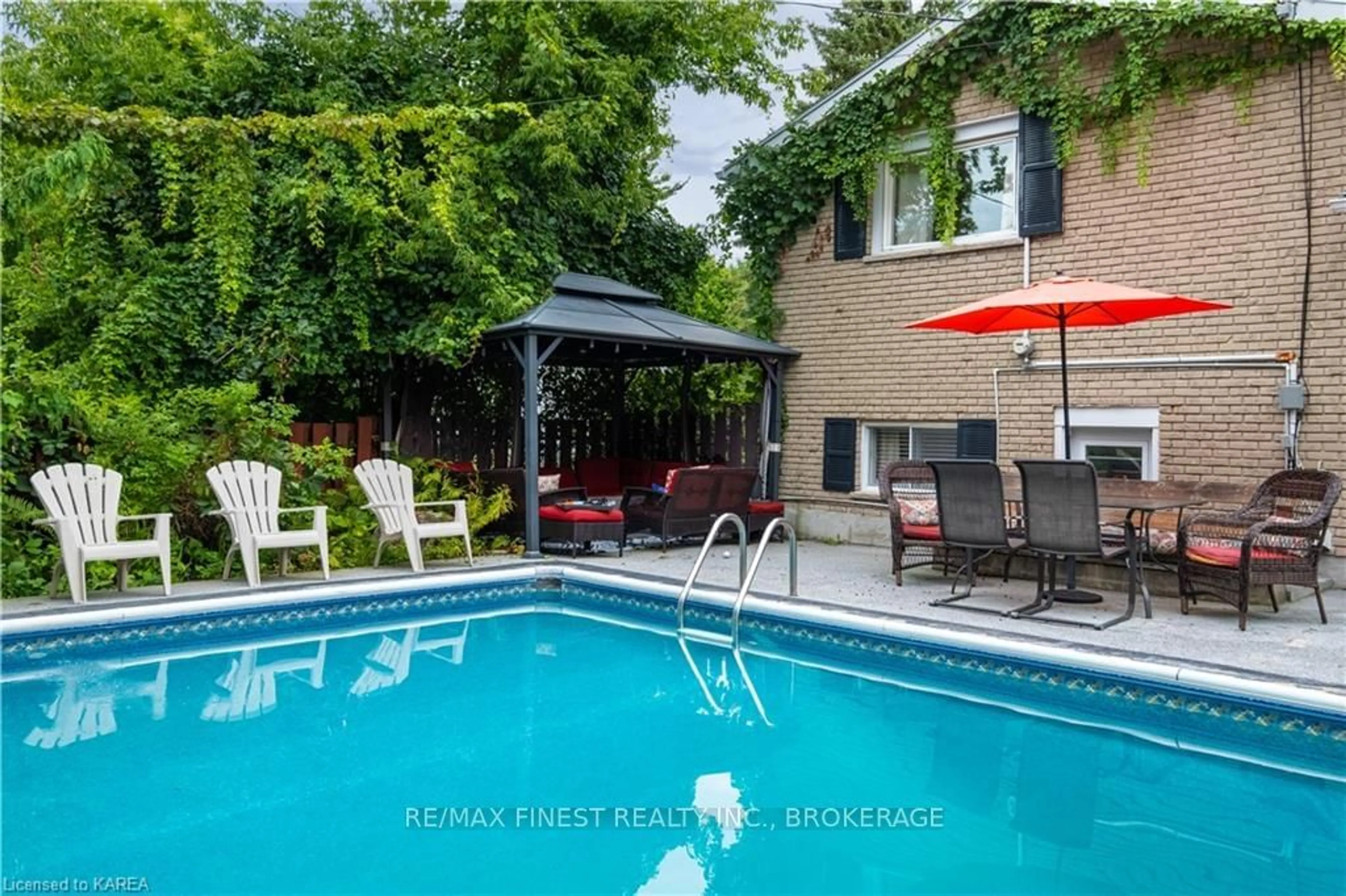 Indoor or outdoor pool for 784 Downing St, Kingston Ontario K7M 5N2