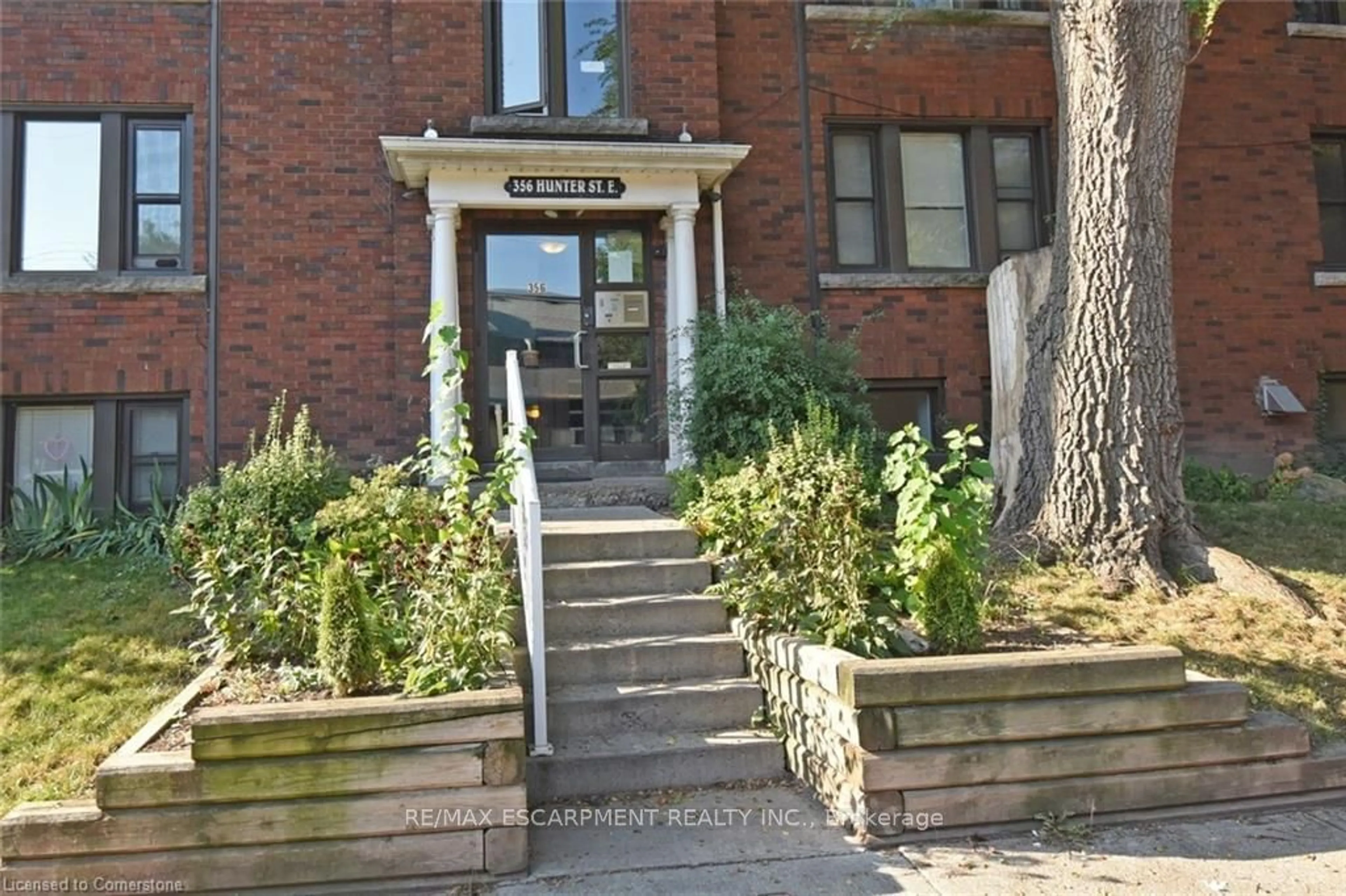 A pic from exterior of the house or condo, the front or back of building for 356 Hunter St #10, Hamilton Ontario L8N 1N8