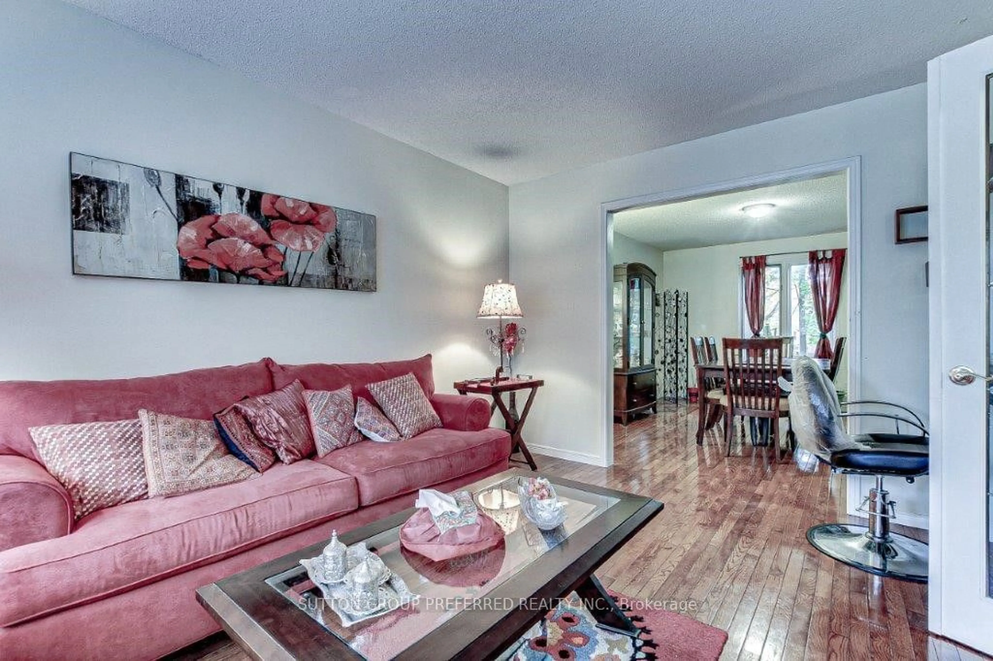 Living room, wood floors for 43 Mountainview Cres, London Ontario N6J 4M5