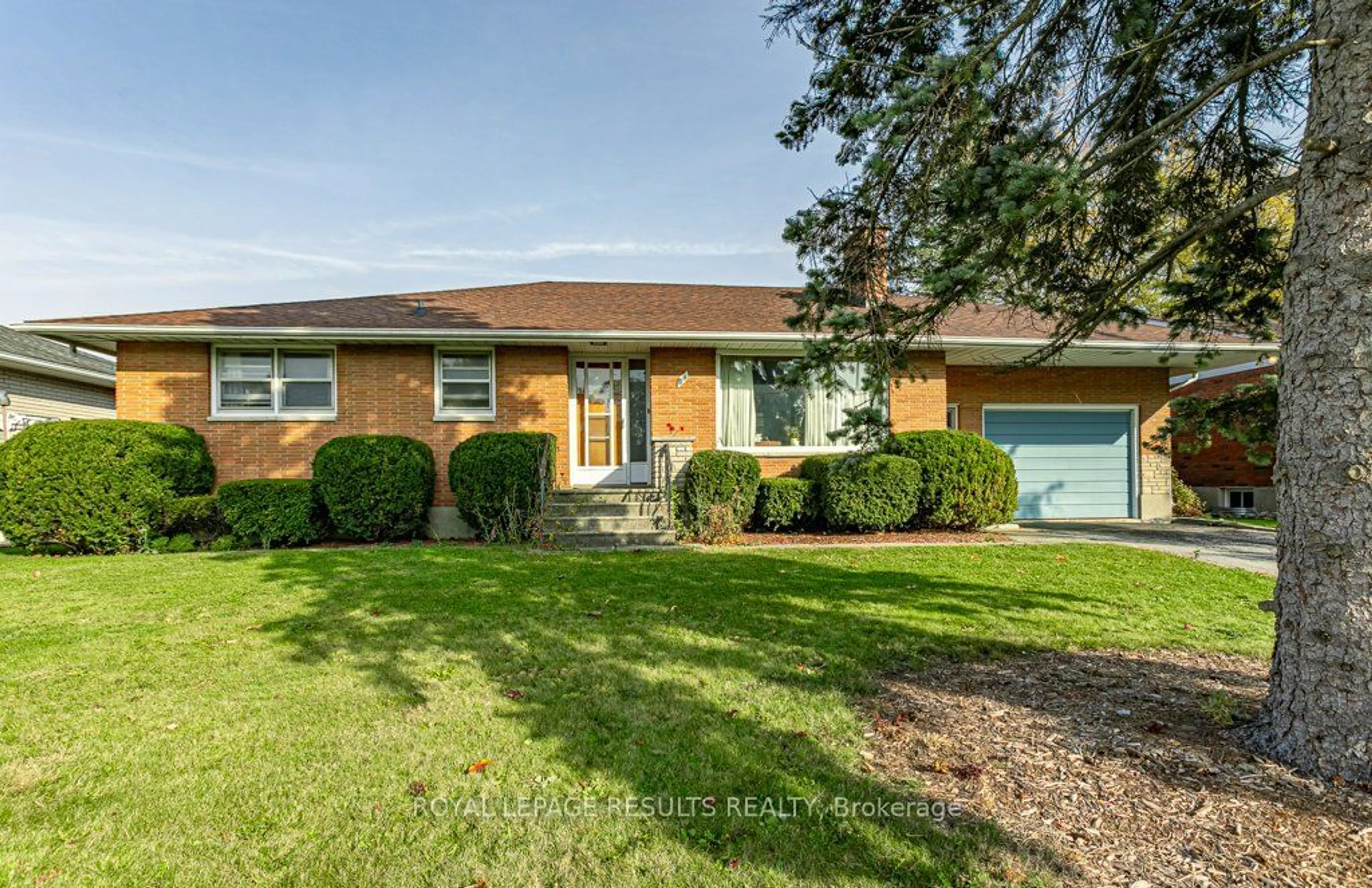 Frontside or backside of a home, the street view for 40 Fath Ave, Aylmer Ontario N5H 1V8