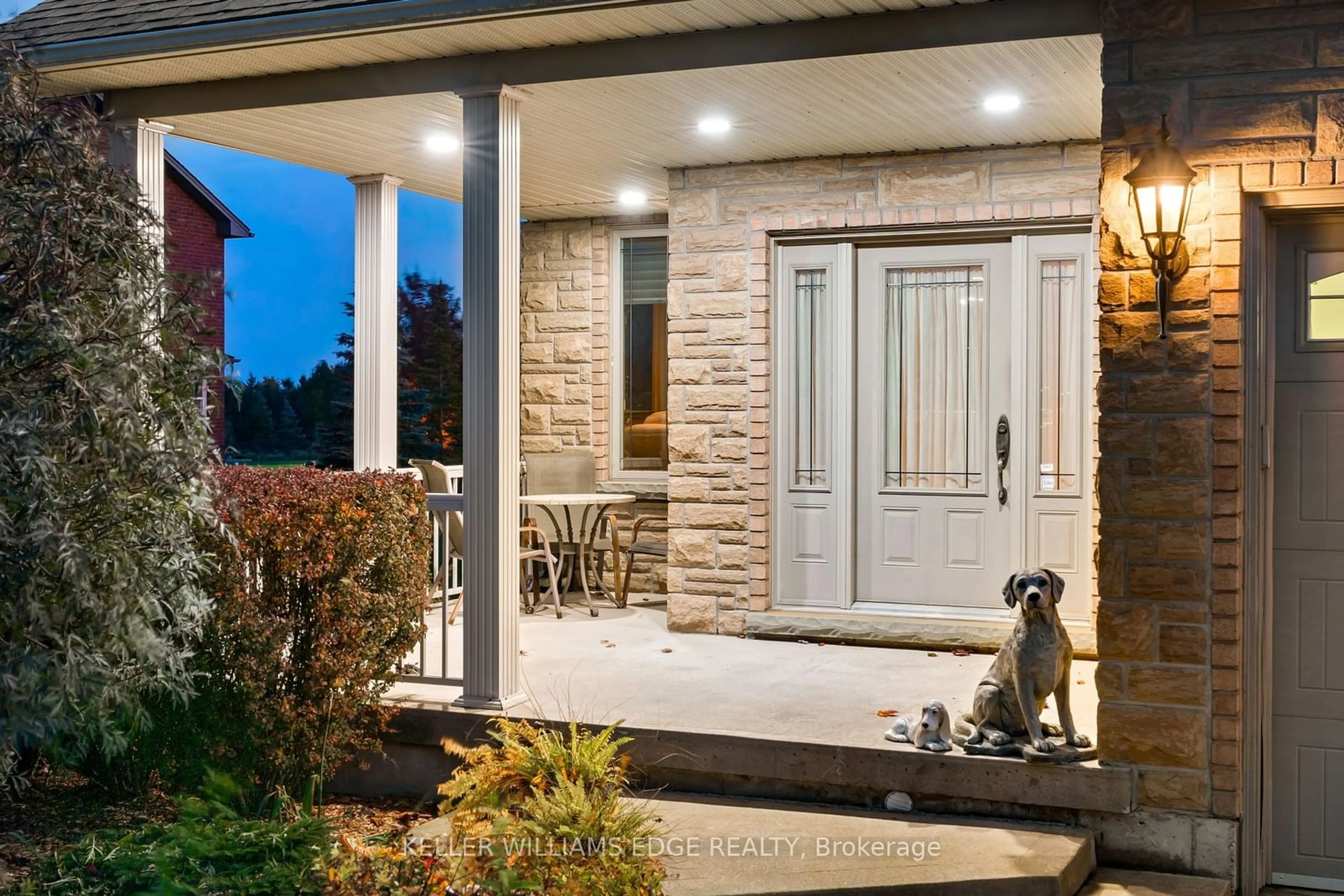 Indoor entryway, ceramic floors for 8036 Sheridan Crt, West Lincoln Ontario L0R 1M0