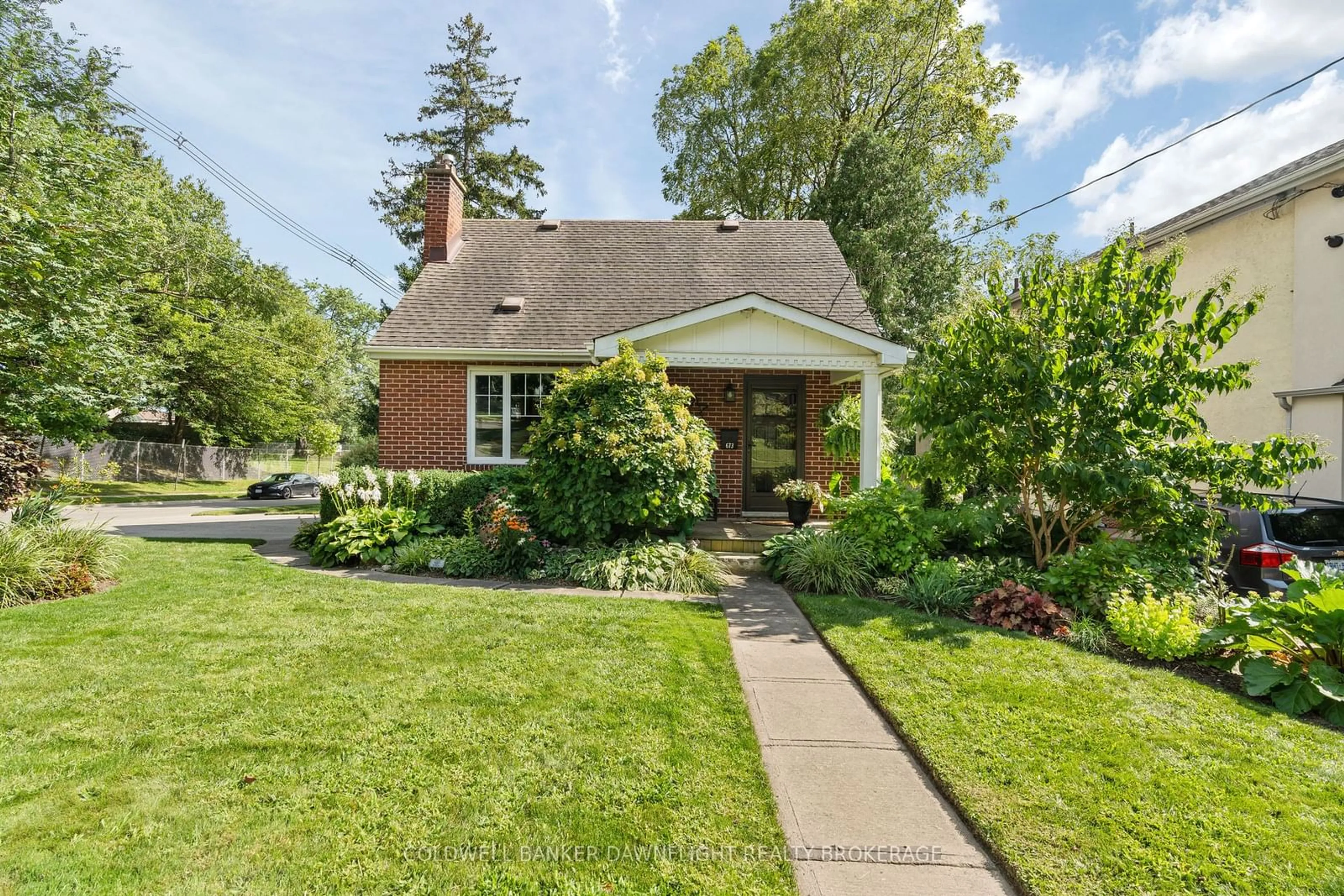 Frontside or backside of a home, cottage for 673 Piccadilly St, London Ontario N5Y 3H3