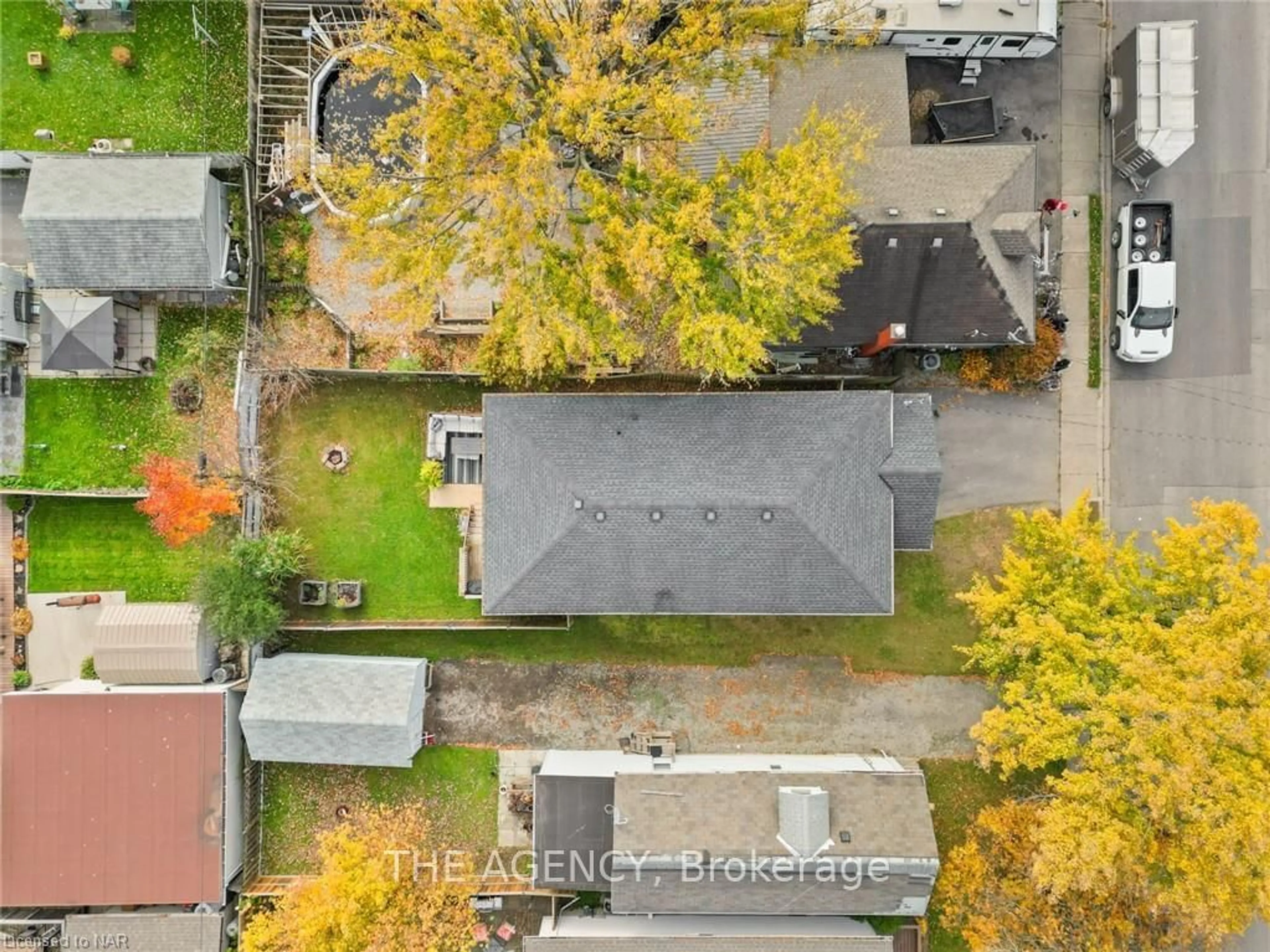 Frontside or backside of a home, the street view for 423 DEERE STREET St, Welland Ontario L3B 2M1