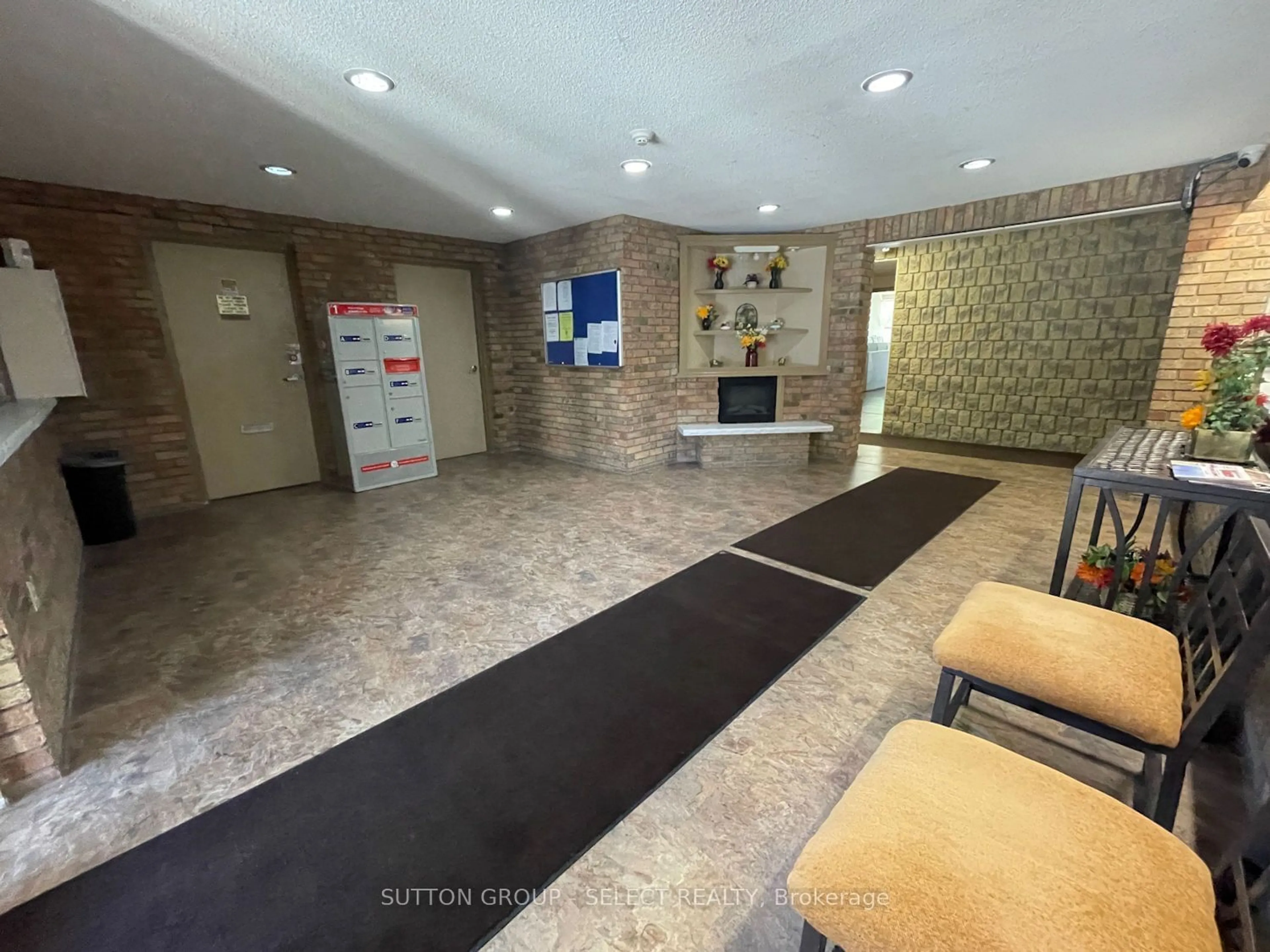 Indoor lobby, not visible floor for 140 Park Ave #204, Chatham-Kent Ontario N7M 3V6